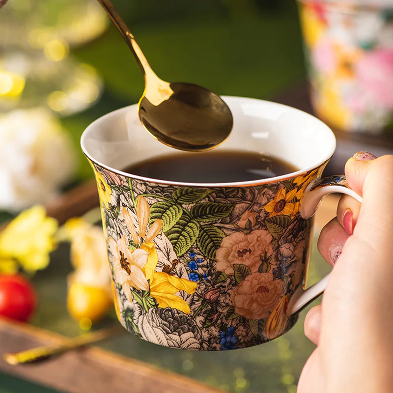 Exquisite-Floral-Ceramic-Breakfast-Cup-Milk-Coffee-Tea-Mug-with-Lid09.webp