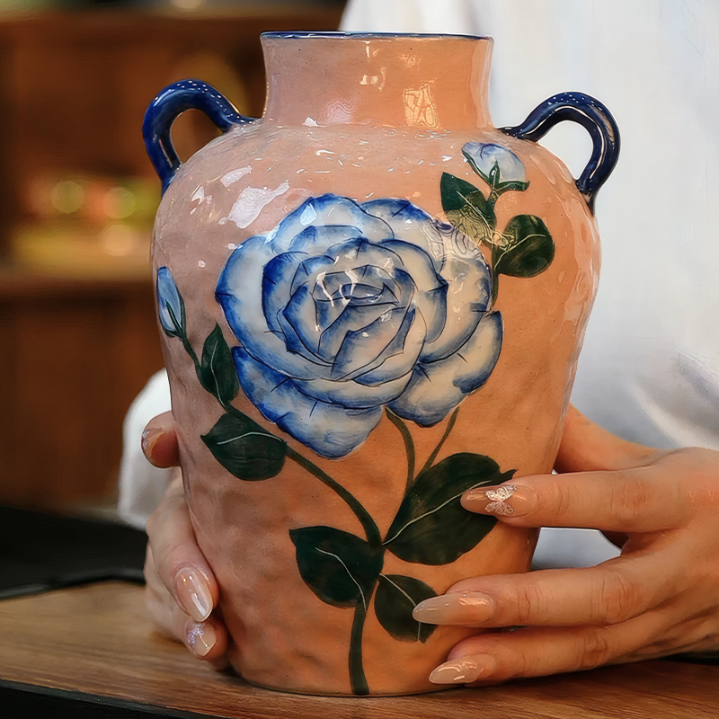 Handmade-Jingdezhen-Blue-and-White-Rose-Ceramic-Vase-for-Flowers06.webp