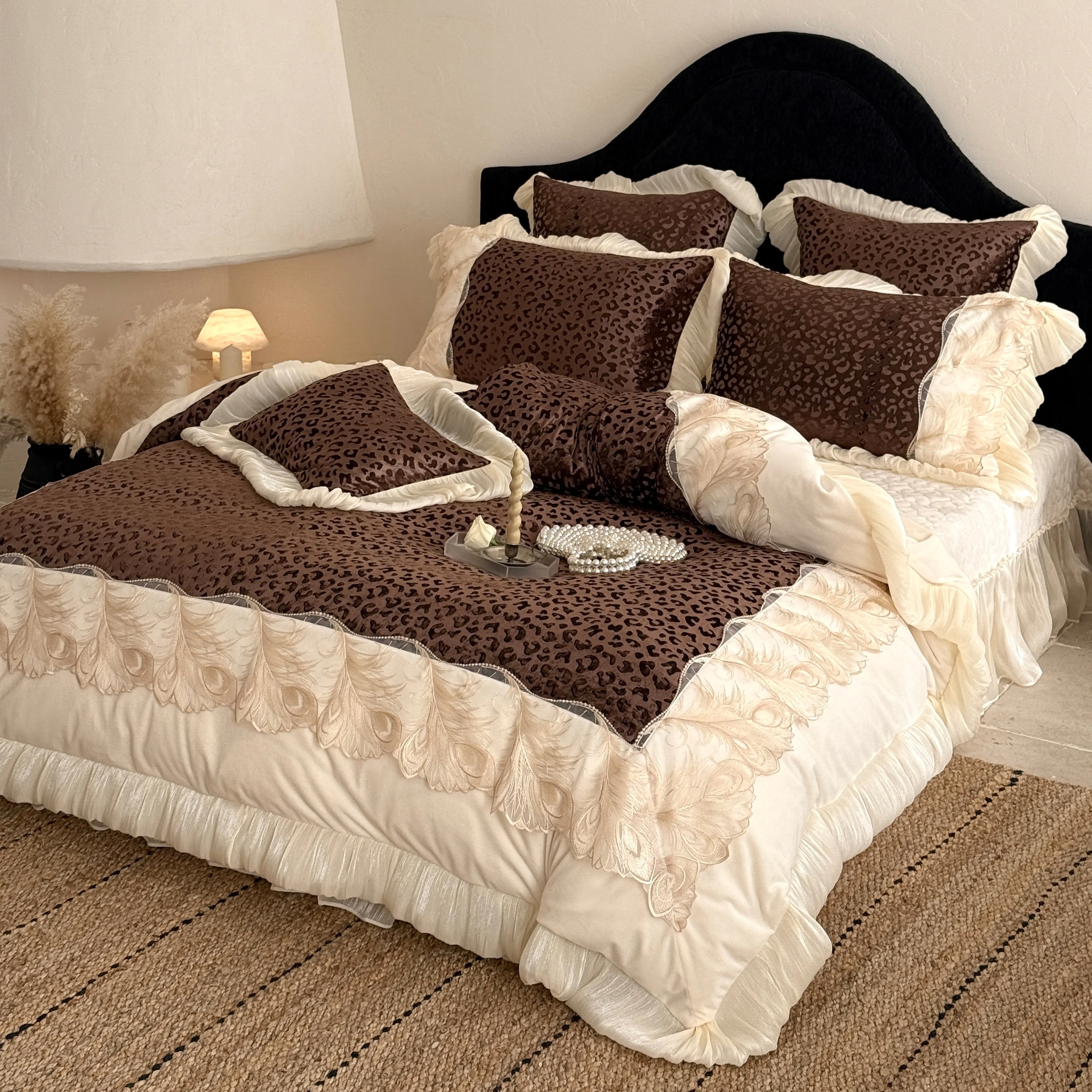 Luxury Brown Leopard Print Gilded Jacquard 260g Plush Velvet Bedding Set02