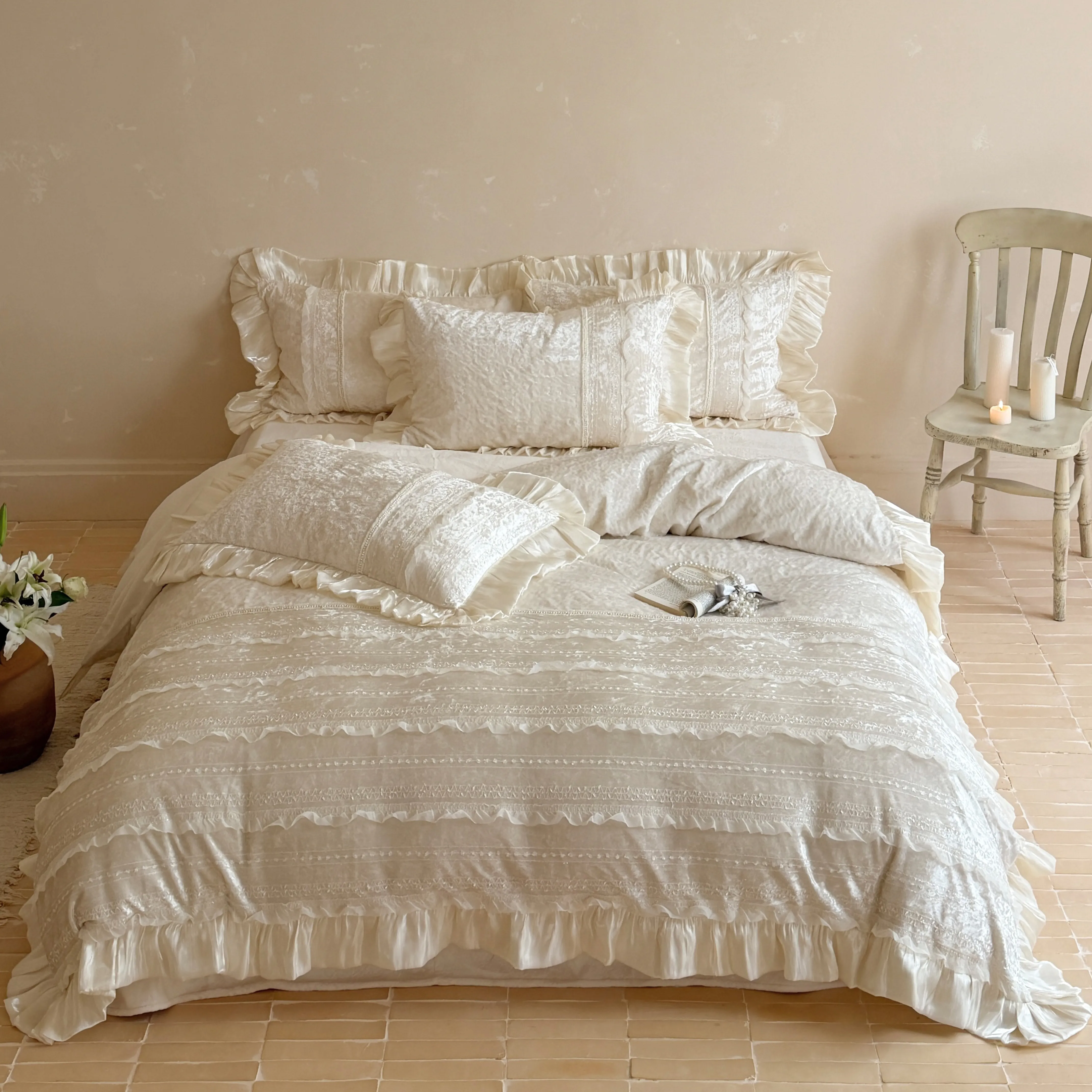 Romantic 380g Cloudy Matte Milk Velvet Ruffle Trim Patchwork Bedding Set01
