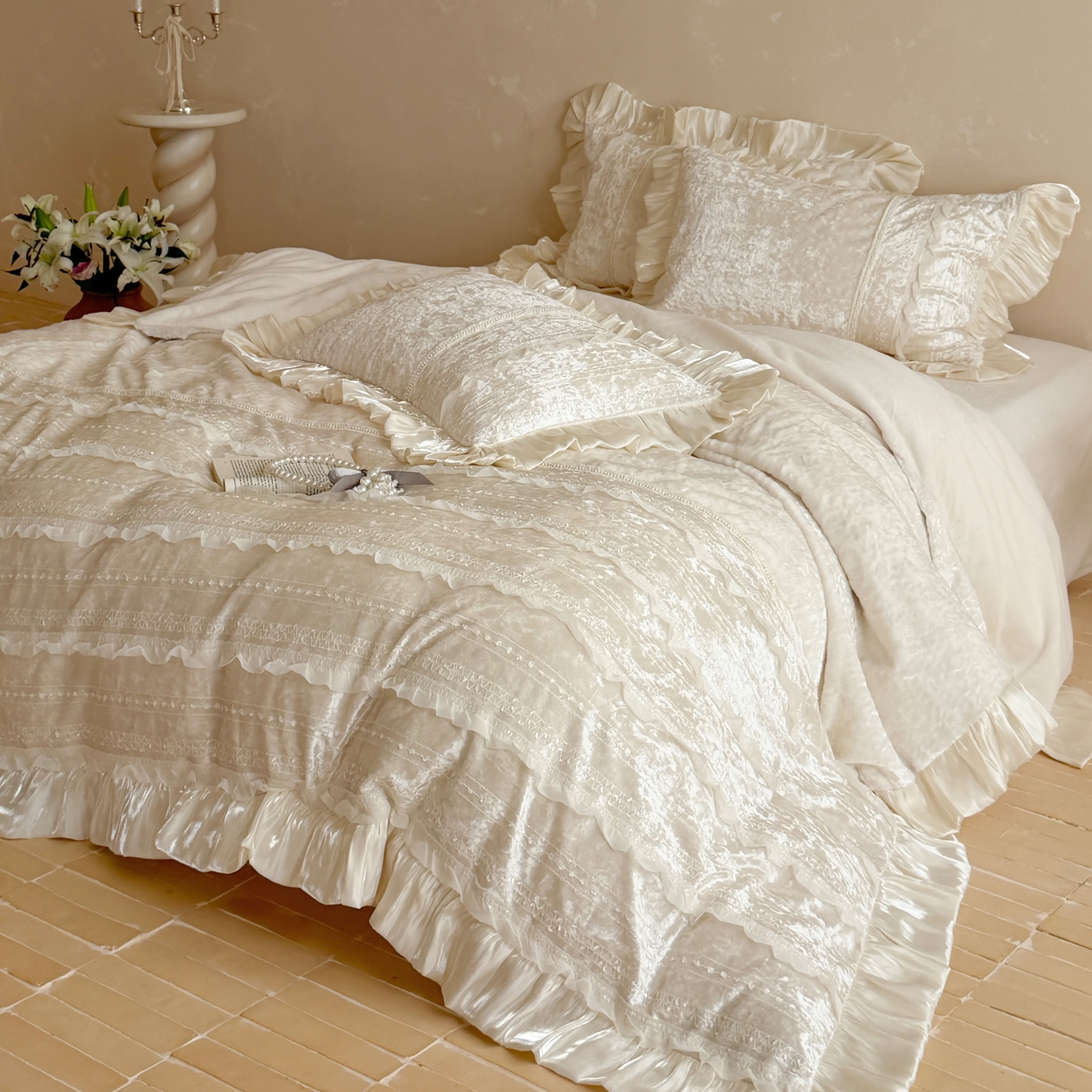 Romantic 380g Cloudy Matte Milk Velvet Ruffle Trim Patchwork Bedding Set02
