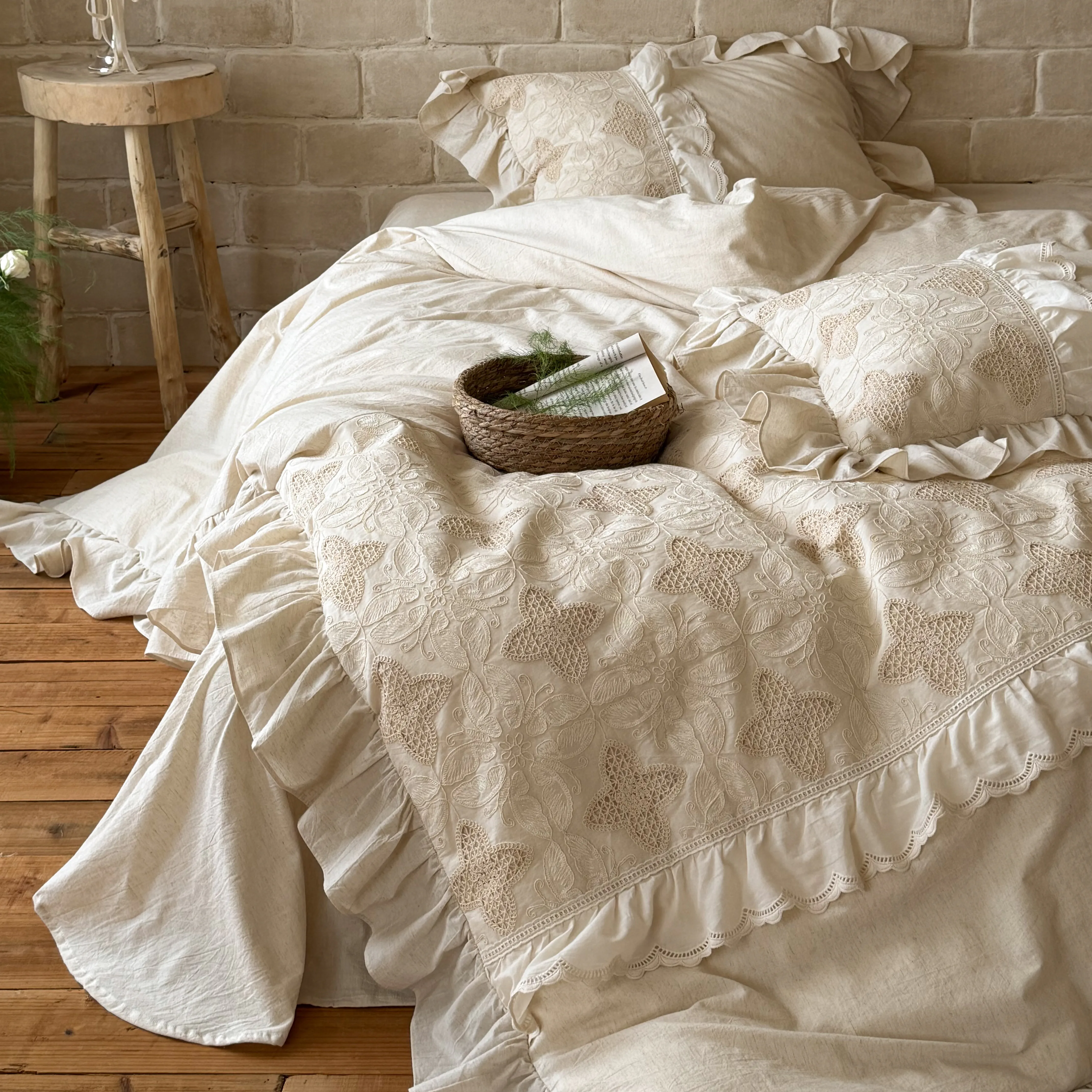 Soft Natural Linen-Cotton Blend Clover Embroidery Ruffle Edge Duvet Cover Set05 Soft Natural Linen Cotton Blend Clover Embroidery Ruffle Edge Duvet Cover Set05