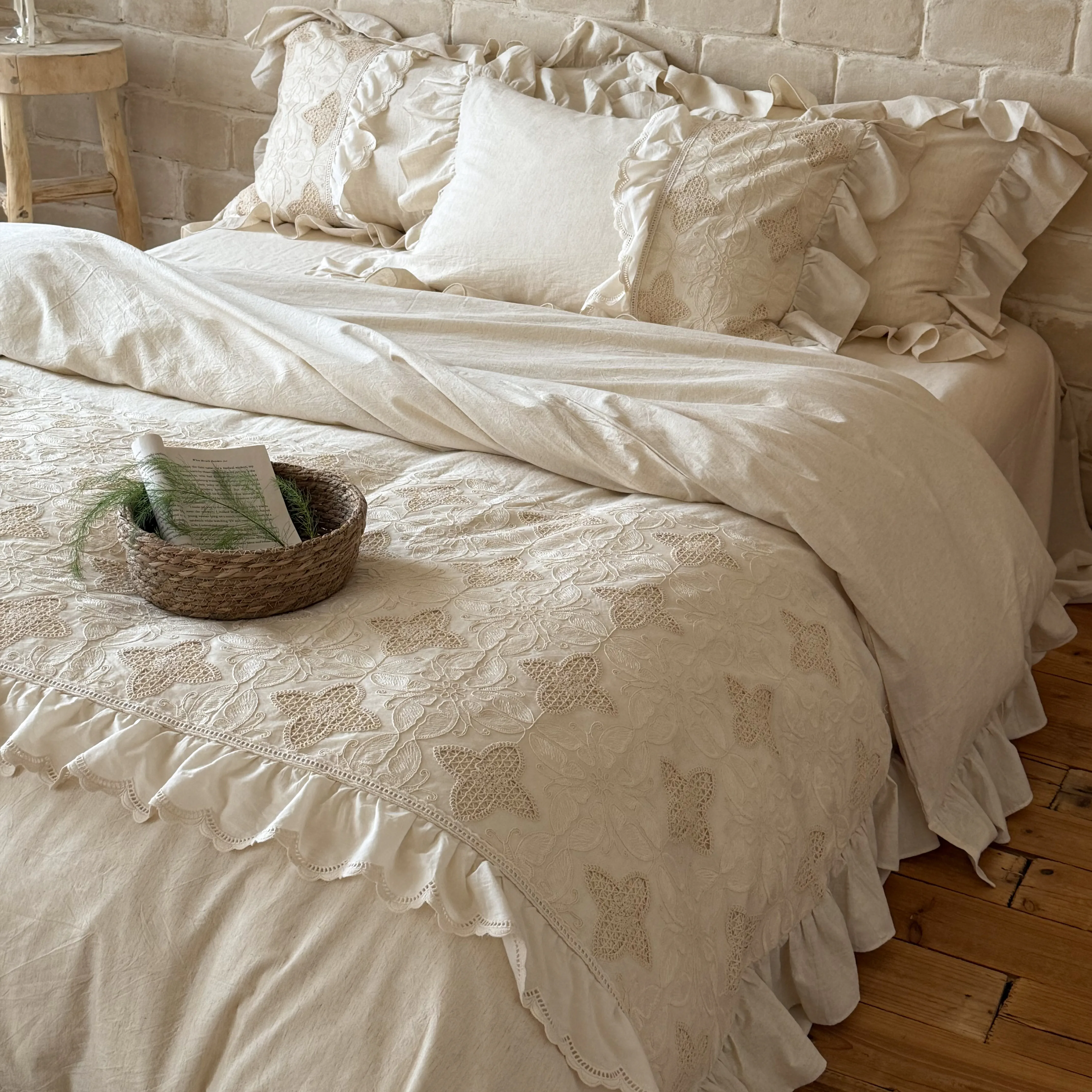 Soft Natural Linen-Cotton Blend Clover Embroidery Ruffle Edge Duvet Cover Set06 Soft Natural Linen Cotton Blend Clover Embroidery Ruffle Edge Duvet Cover Set06