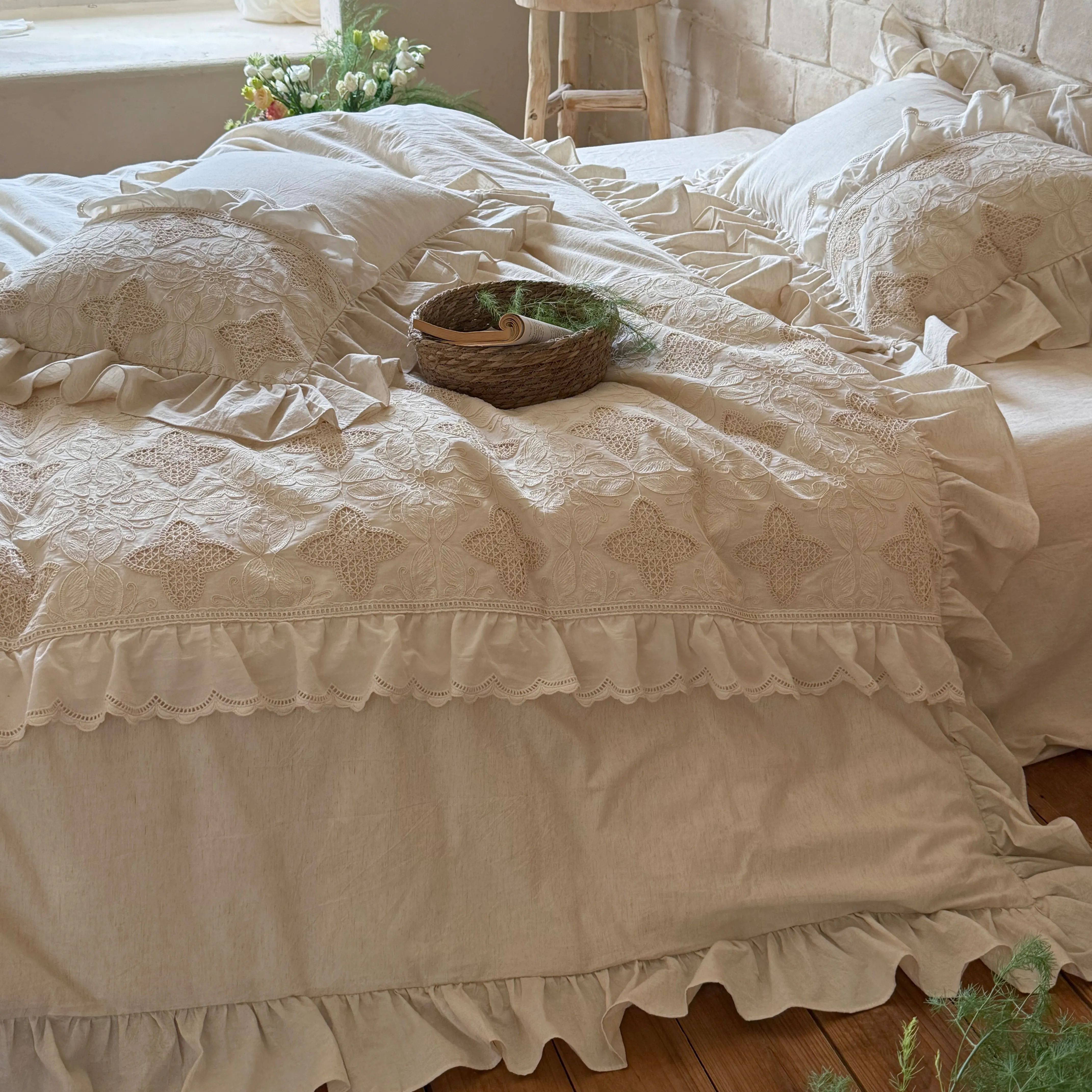 Soft Natural Linen-Cotton Blend Clover Embroidery Ruffle Edge Duvet Cover Set08 Soft Natural Linen Cotton Blend Clover Embroidery Ruffle Edge Duvet Cover Set08