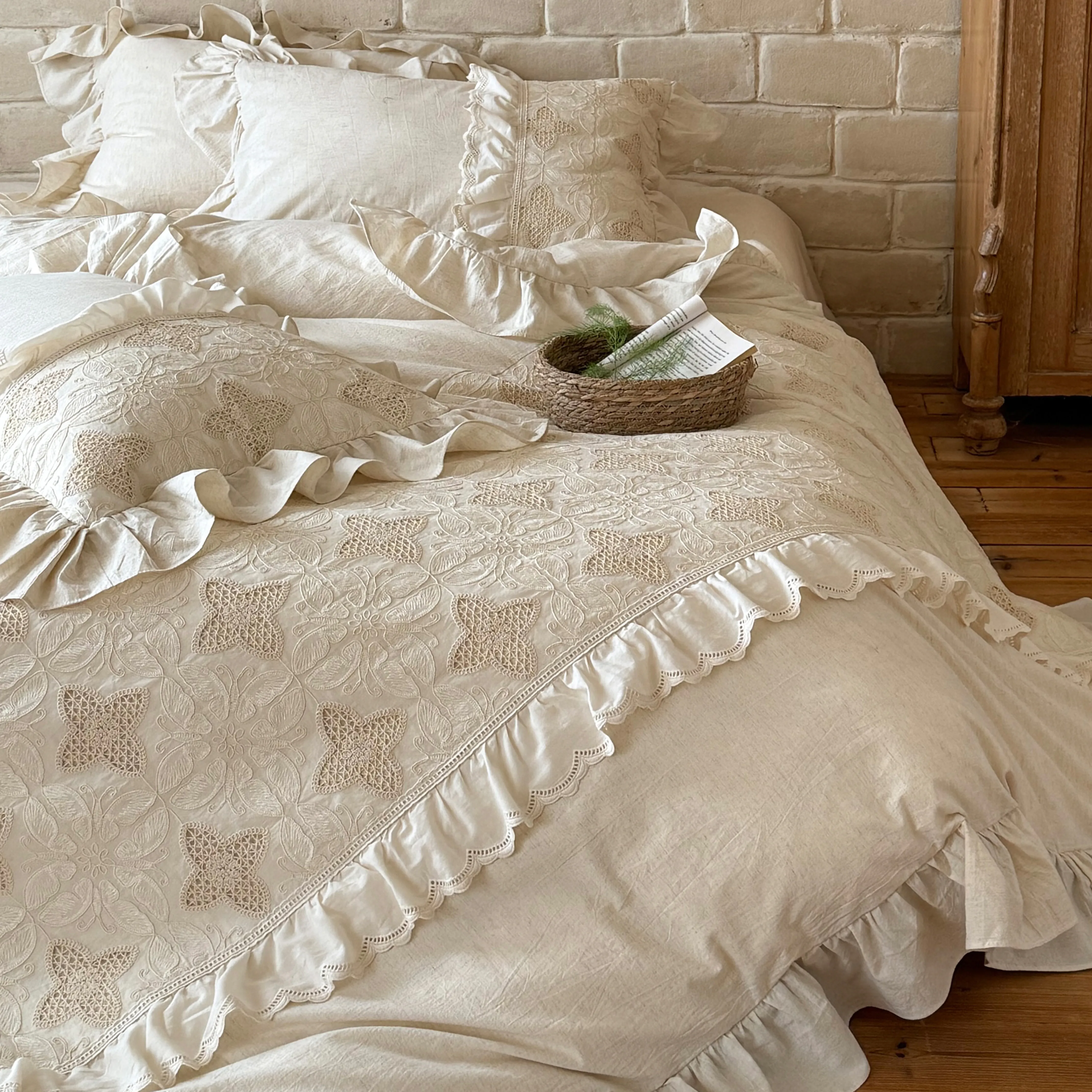 Soft Natural Linen-Cotton Blend Clover Embroidery Ruffle Edge Duvet Cover Set09 Soft Natural Linen Cotton Blend Clover Embroidery Ruffle Edge Duvet Cover Set09