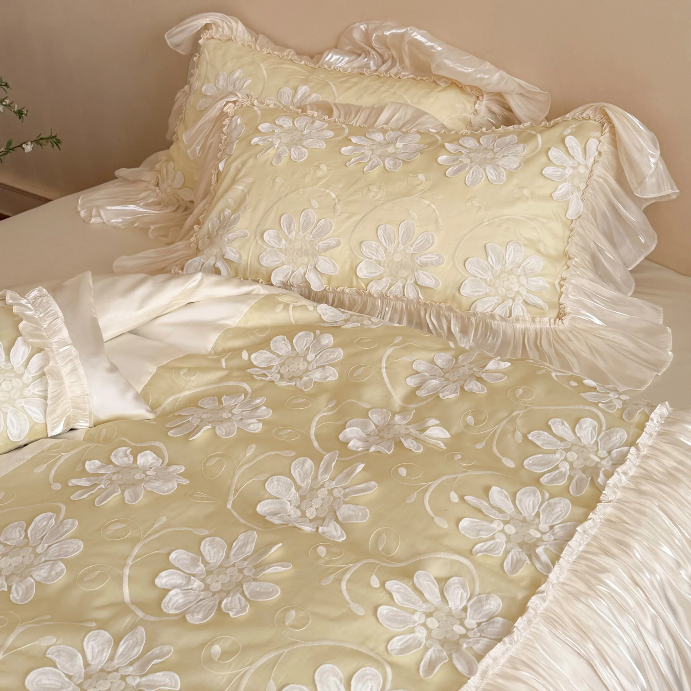 Dreamy Soft 3D Daisy Flower Embroidery Ruffle Hem Duvet Cover Bedding Set14