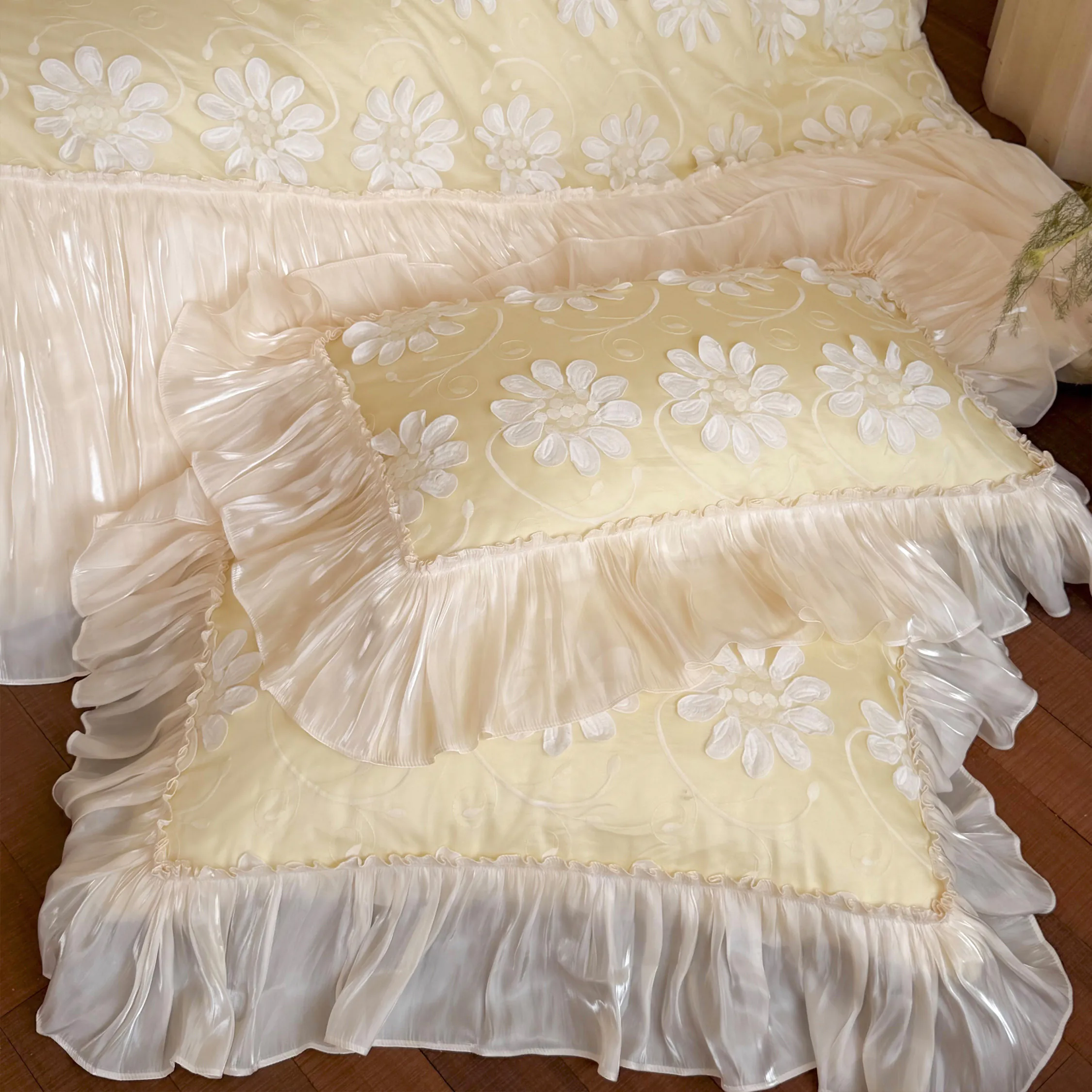 Dreamy Soft 3D Daisy Flower Embroidery Ruffle Hem Duvet Cover Bedding Set15