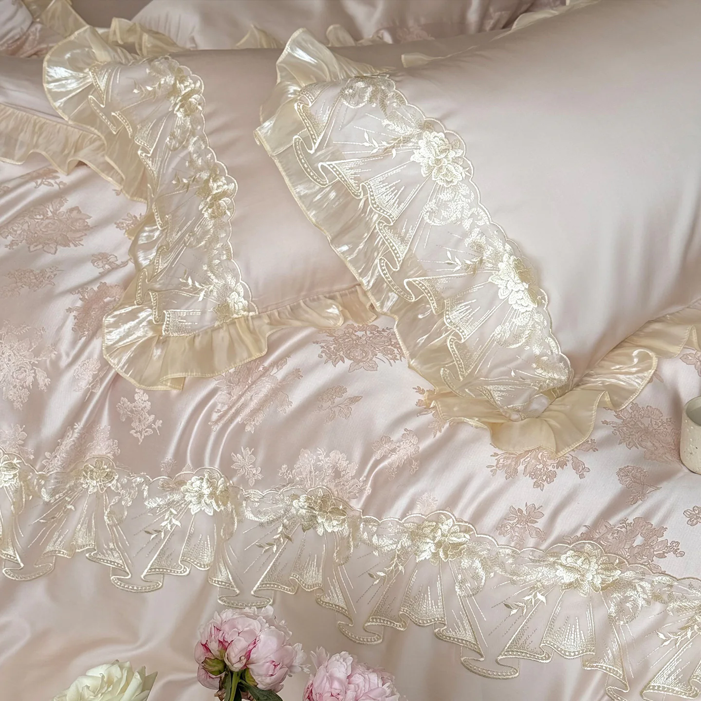 Elegant Floral Jacquard 100% Long Staple Cotton Lace Ruffle Duvet Cover Set05