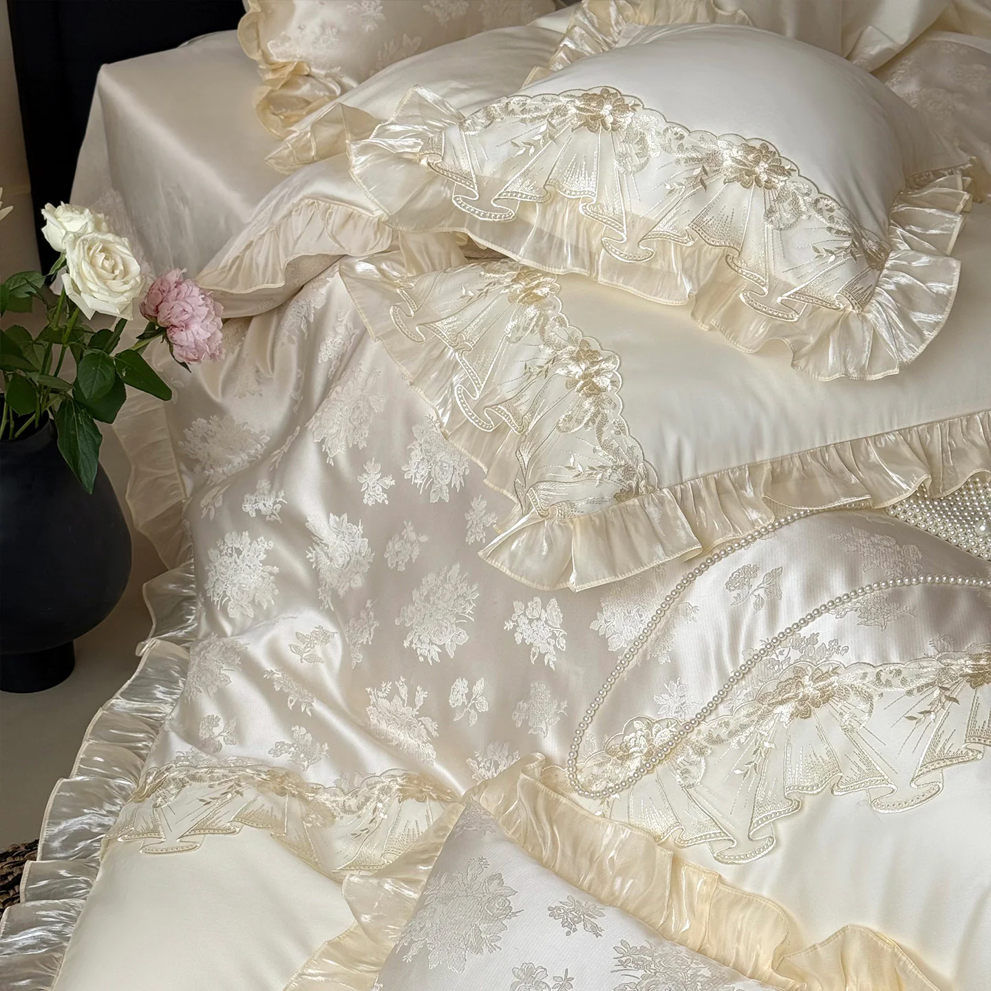 Elegant Floral Jacquard 100% Long Staple Cotton Lace Ruffle Duvet Cover Set12