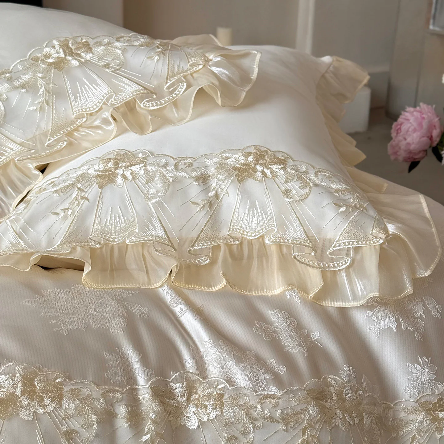 Elegant Floral Jacquard 100% Long Staple Cotton Lace Ruffle Duvet Cover Set13