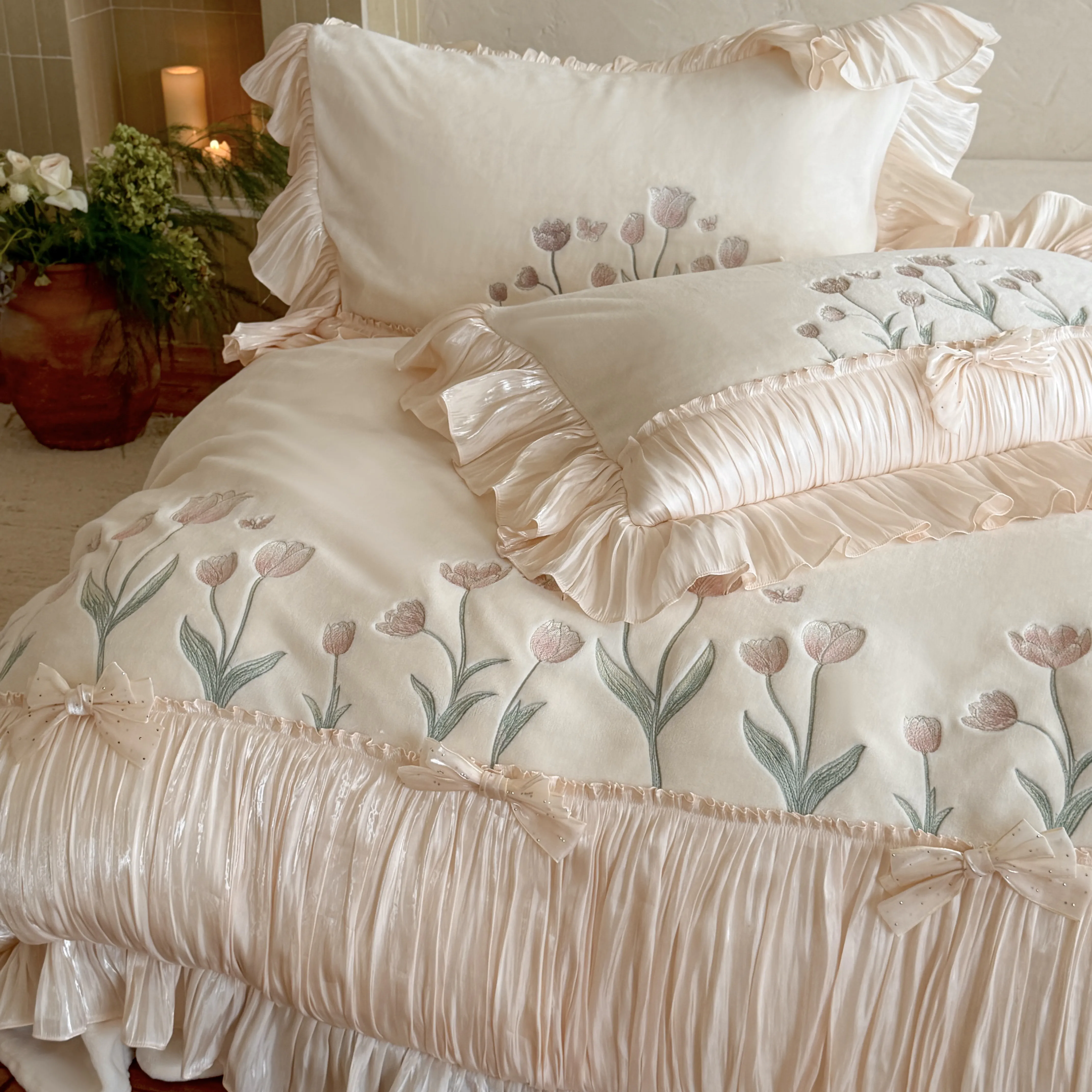 Soft Beige Tulip Floral Embroidery 230g High-Weight Milk Velvet Bedding Set04 Soft Beige Tulip Floral Embroidery 230g High Weight Milk Velvet Bedding Set04