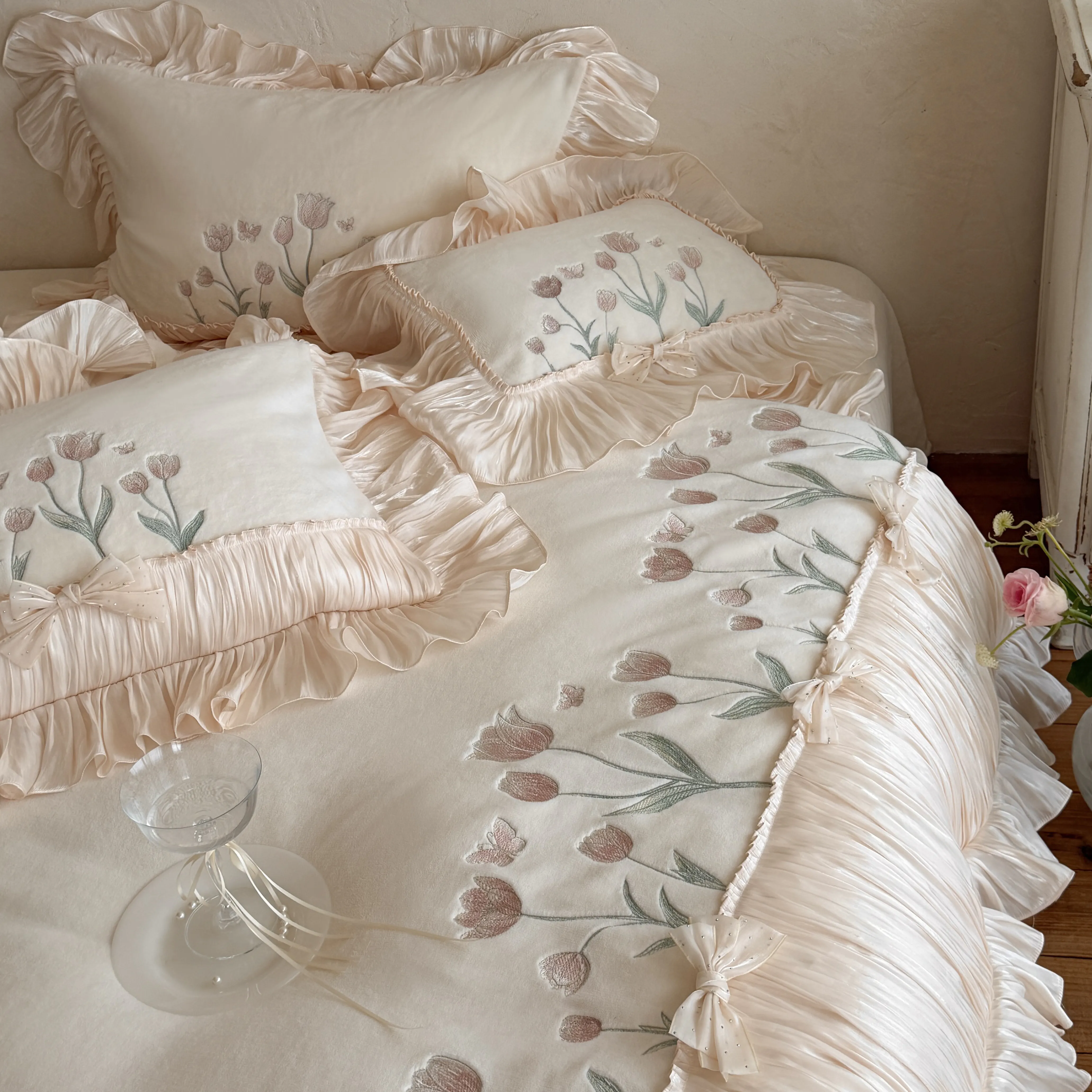 Soft Beige Tulip Floral Embroidery 230g High-Weight Milk Velvet Bedding Set06 Soft Beige Tulip Floral Embroidery 230g High Weight Milk Velvet Bedding Set06