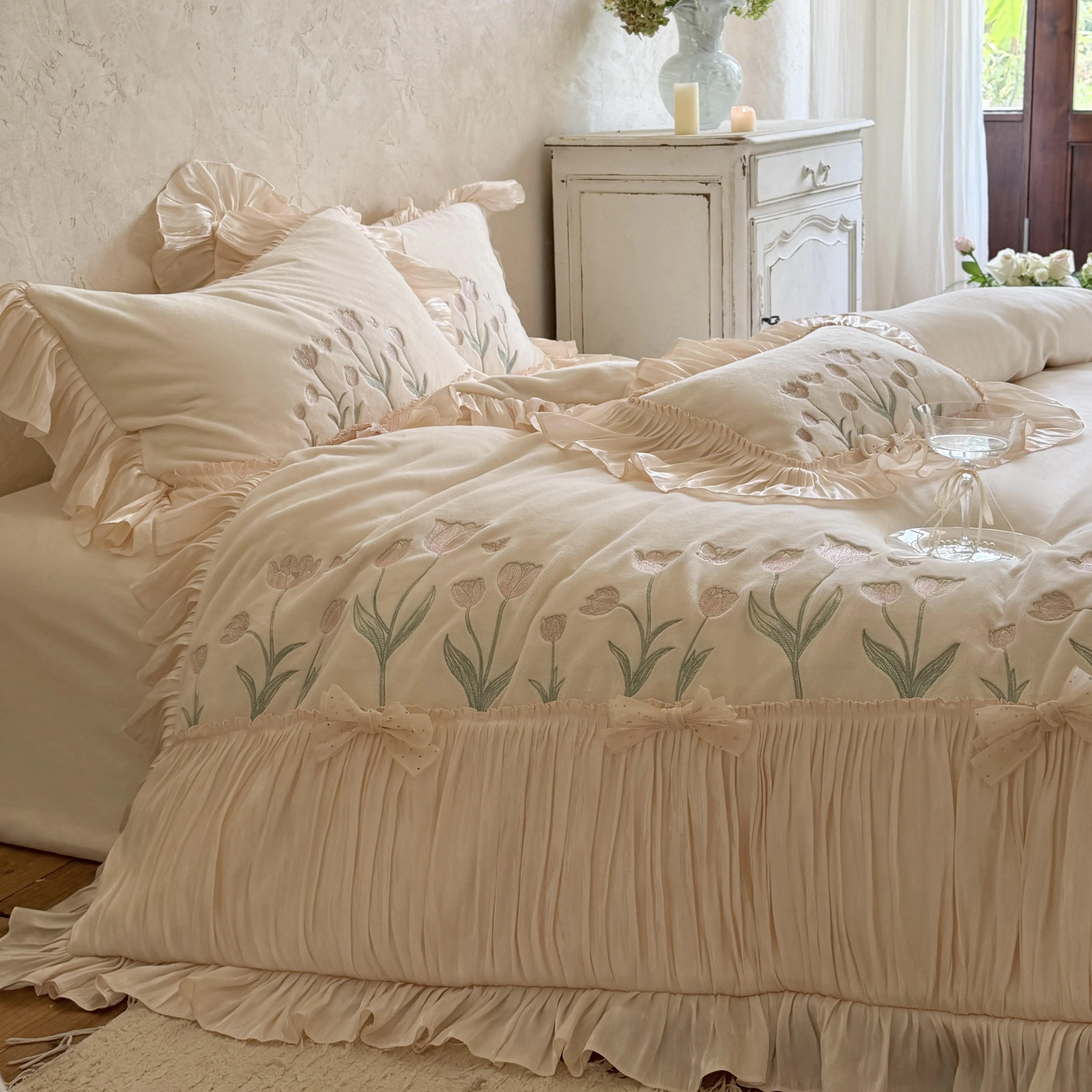 Soft Beige Tulip Floral Embroidery 230g High-Weight Milk Velvet Bedding Set09 Soft Beige Tulip Floral Embroidery 230g High Weight Milk Velvet Bedding Set09