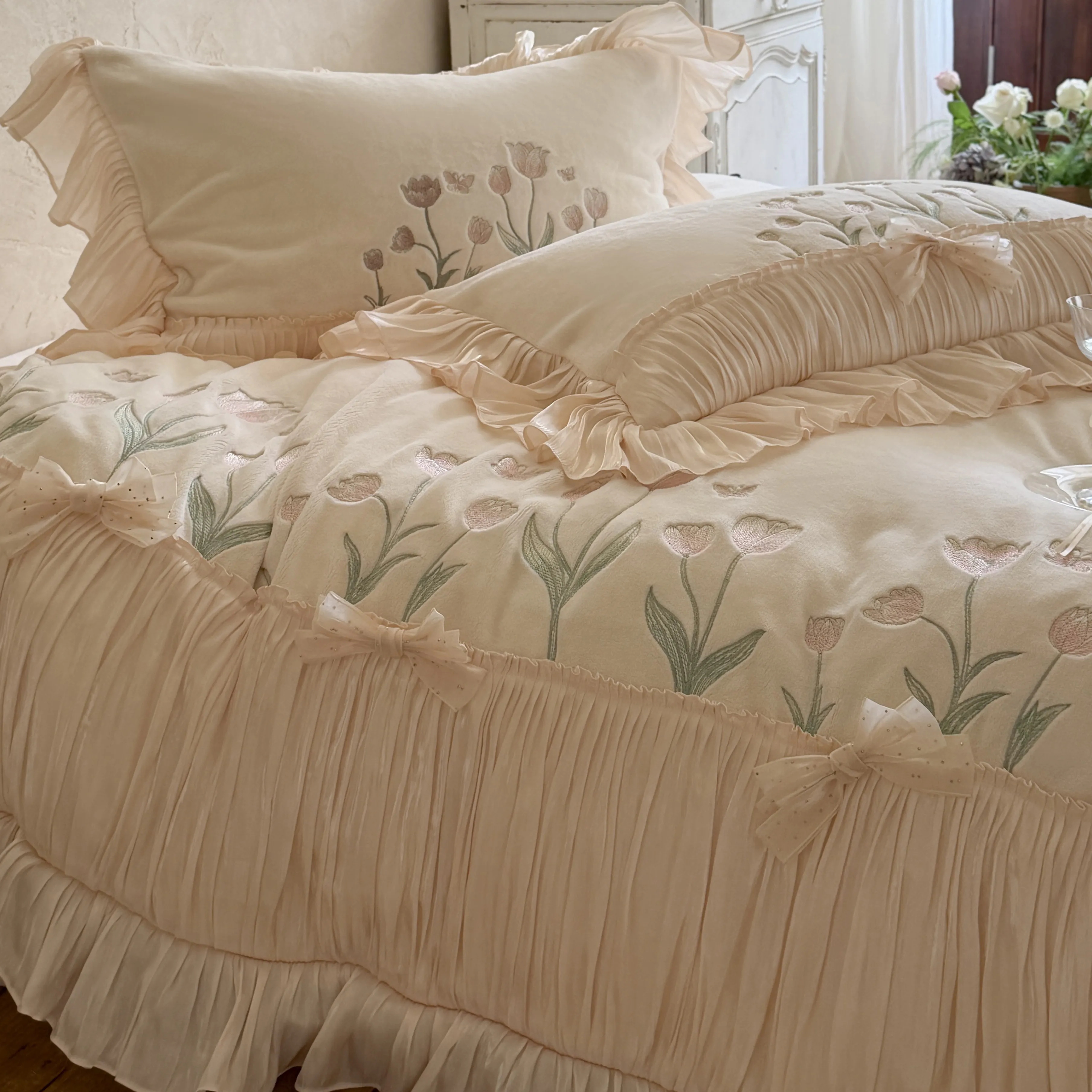 Soft Beige Tulip Floral Embroidery 230g High-Weight Milk Velvet Bedding Set10 Soft Beige Tulip Floral Embroidery 230g High Weight Milk Velvet Bedding Set10