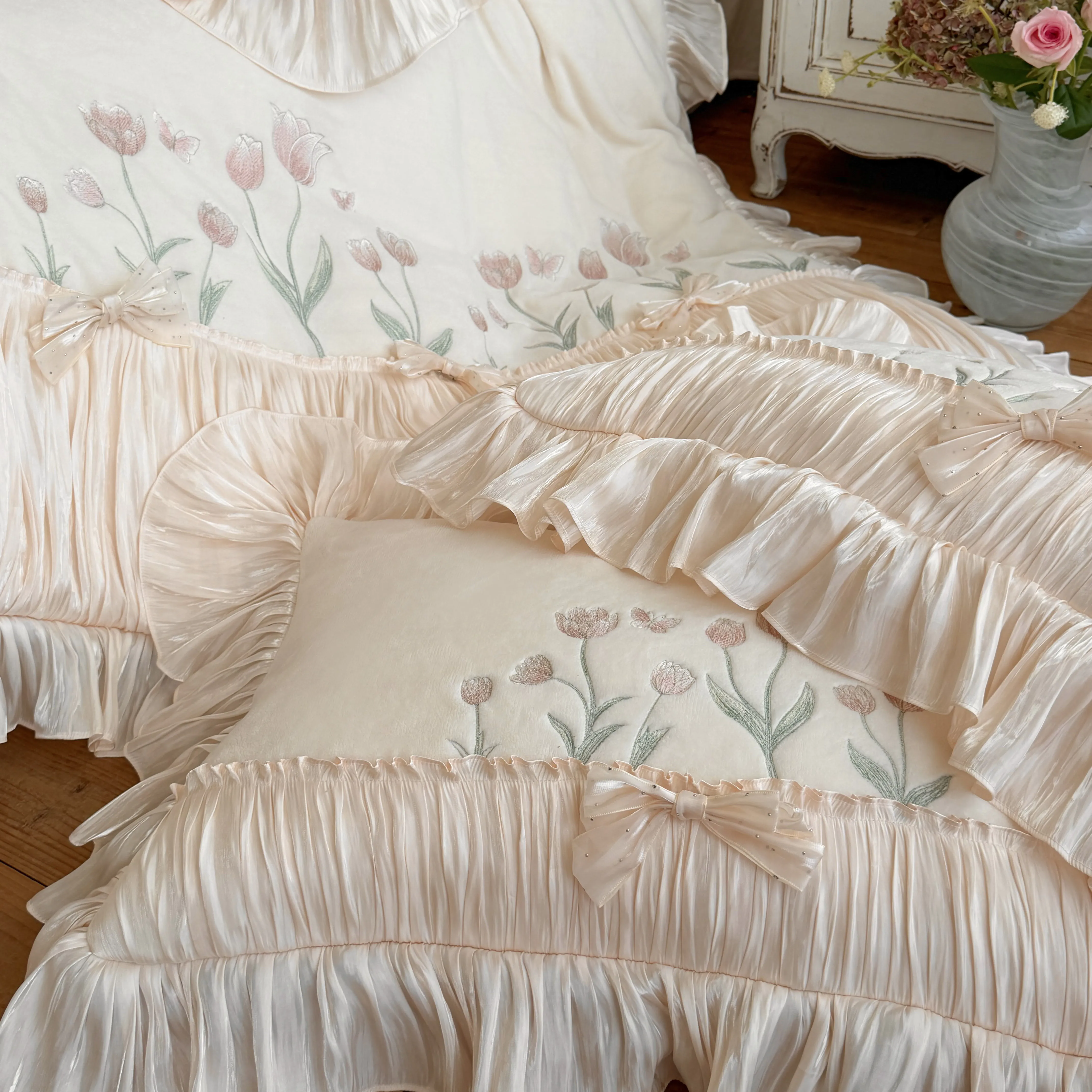 Soft Beige Tulip Floral Embroidery 230g High-Weight Milk Velvet Bedding Set14 Soft Beige Tulip Floral Embroidery 230g High Weight Milk Velvet Bedding Set14