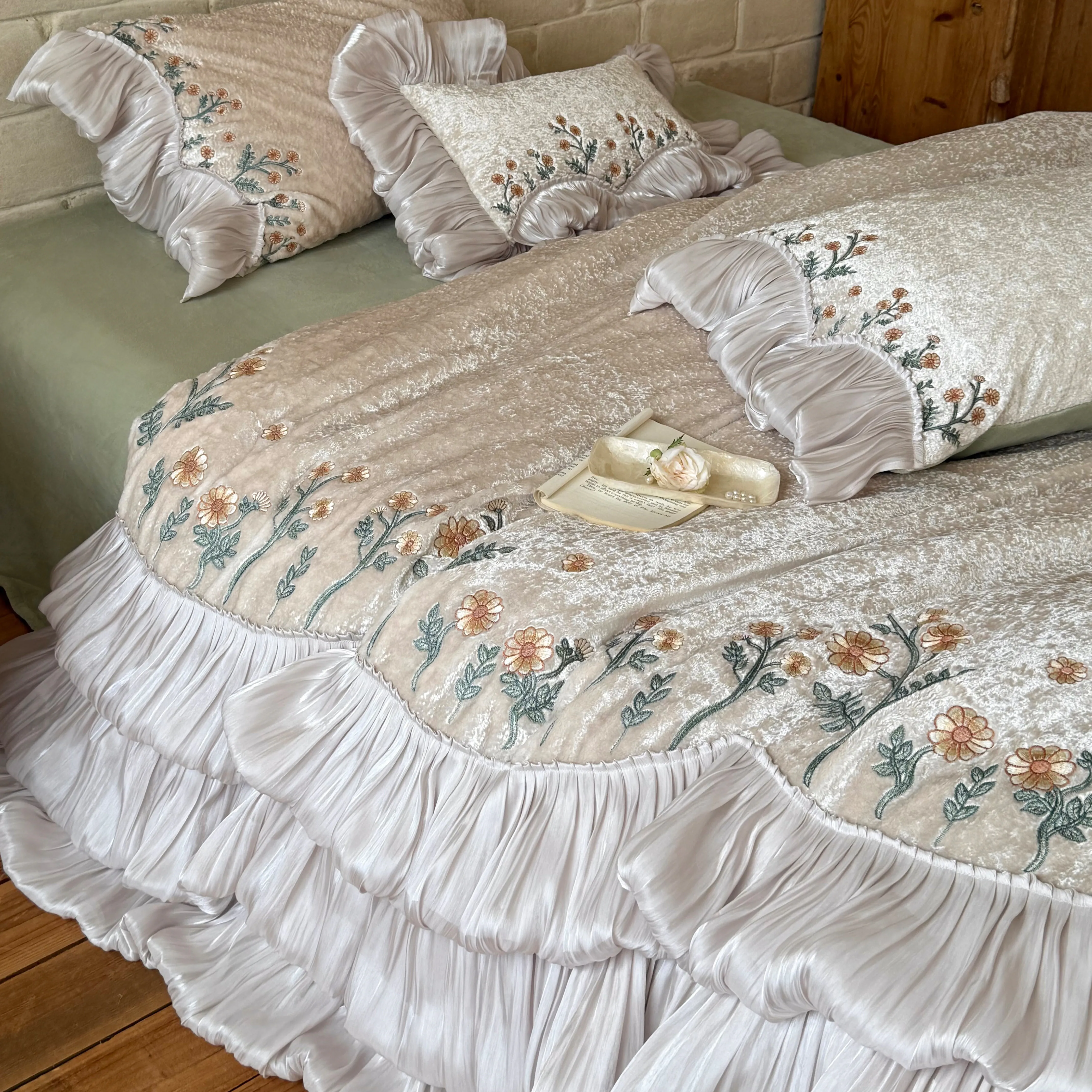 Cottagecore Wildflower Embroidery High-Weight Milk Velvet Fleece Bedding Set08 Cottagecore Wildflower Embroidery High Weight Milk Velvet Fleece Bedding Set08