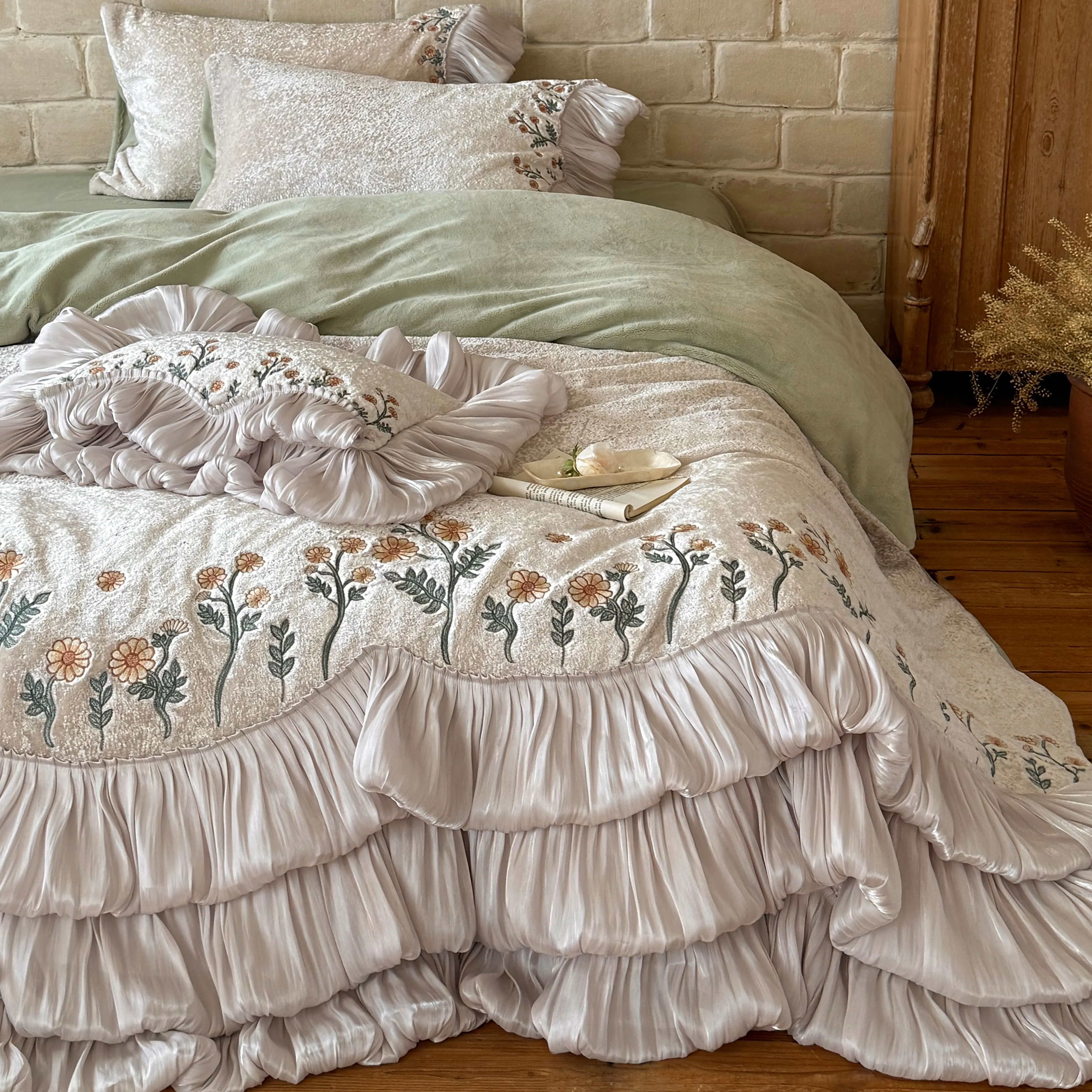 Cottagecore Wildflower Embroidery High-Weight Milk Velvet Fleece Bedding Set09 Cottagecore Wildflower Embroidery High Weight Milk Velvet Fleece Bedding Set09