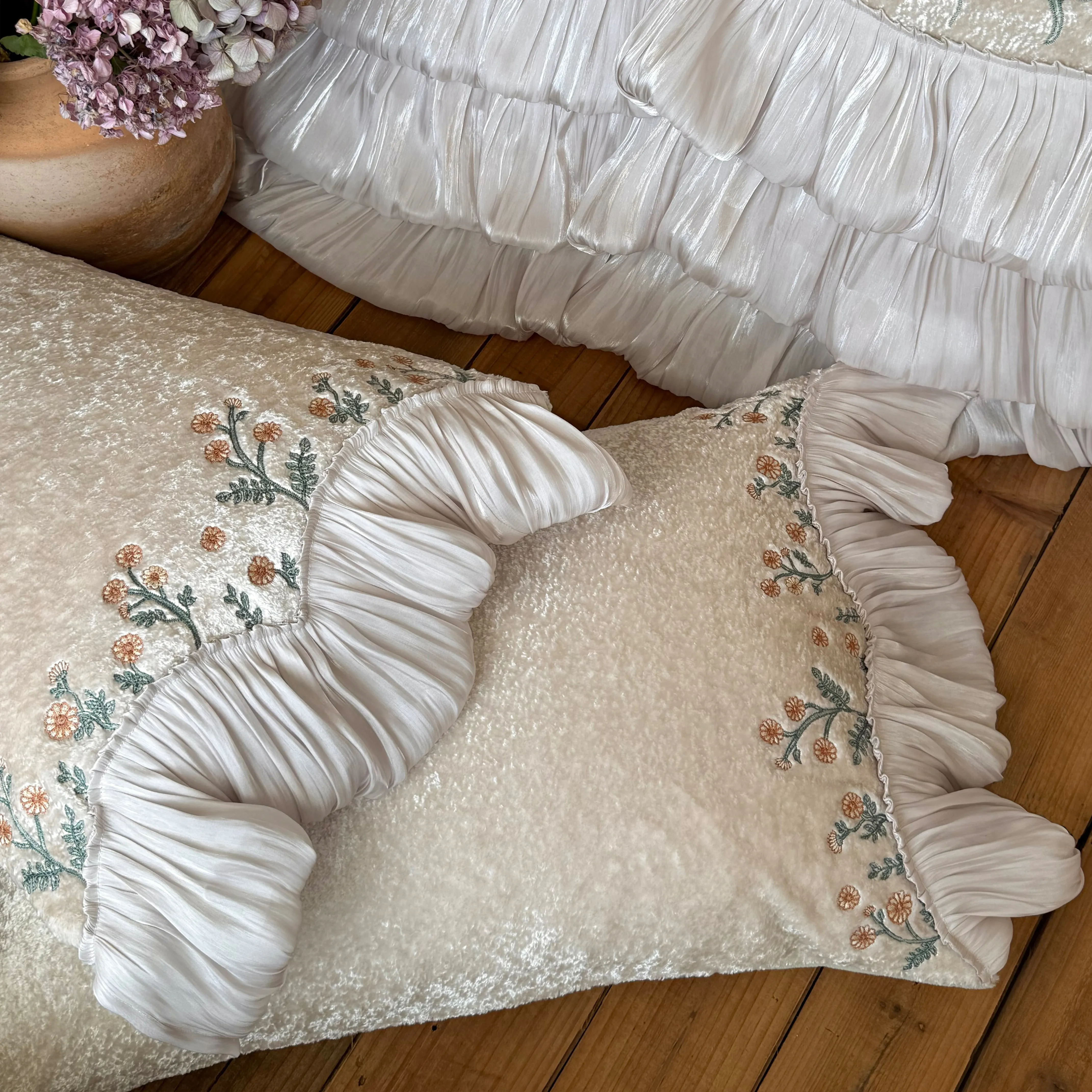 Cottagecore Wildflower Embroidery High-Weight Milk Velvet Fleece Bedding Set12 Cottagecore Wildflower Embroidery High Weight Milk Velvet Fleece Bedding Set12