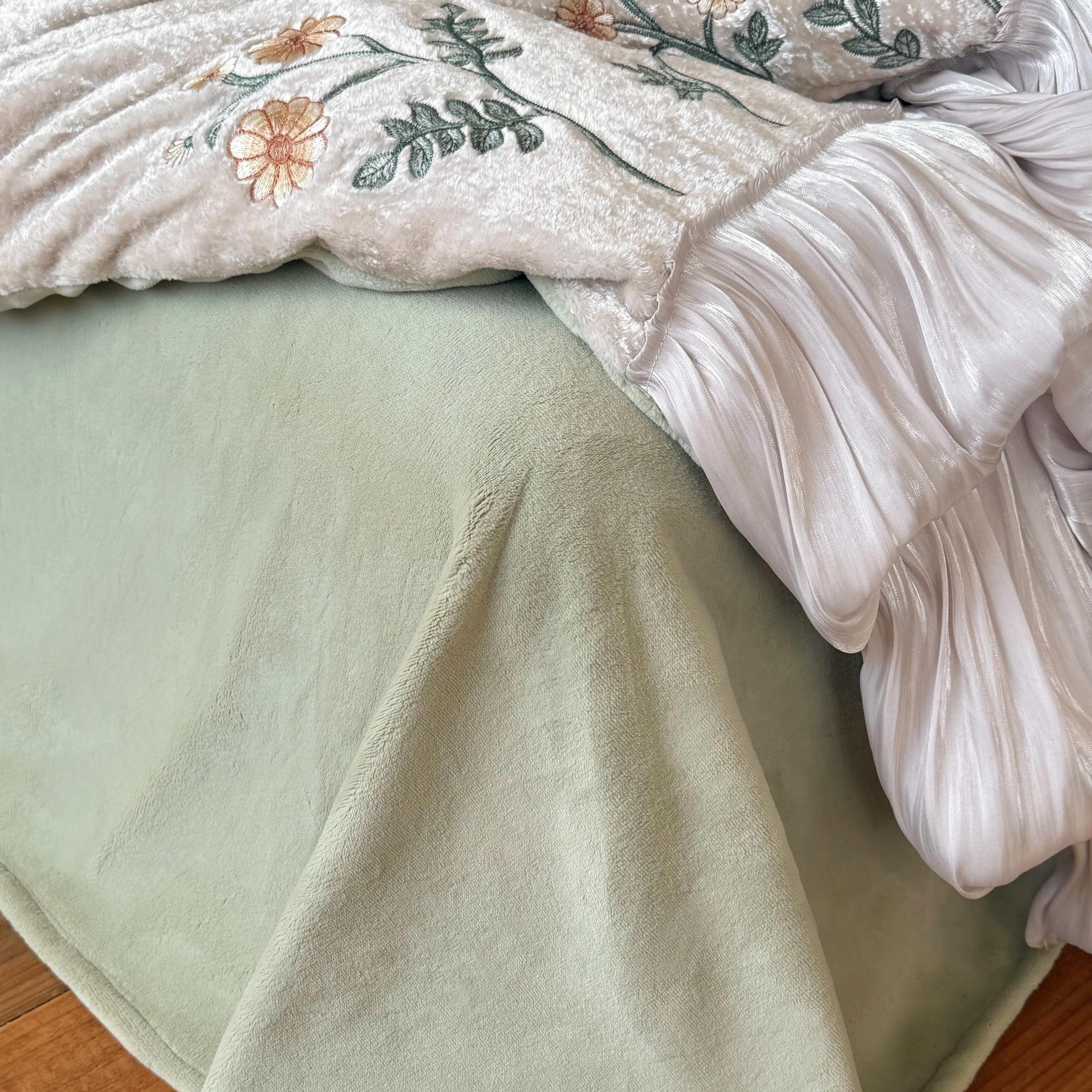 Cottagecore Wildflower Embroidery High-Weight Milk Velvet Fleece Bedding Set15 Cottagecore Wildflower Embroidery High Weight Milk Velvet Fleece Bedding Set15