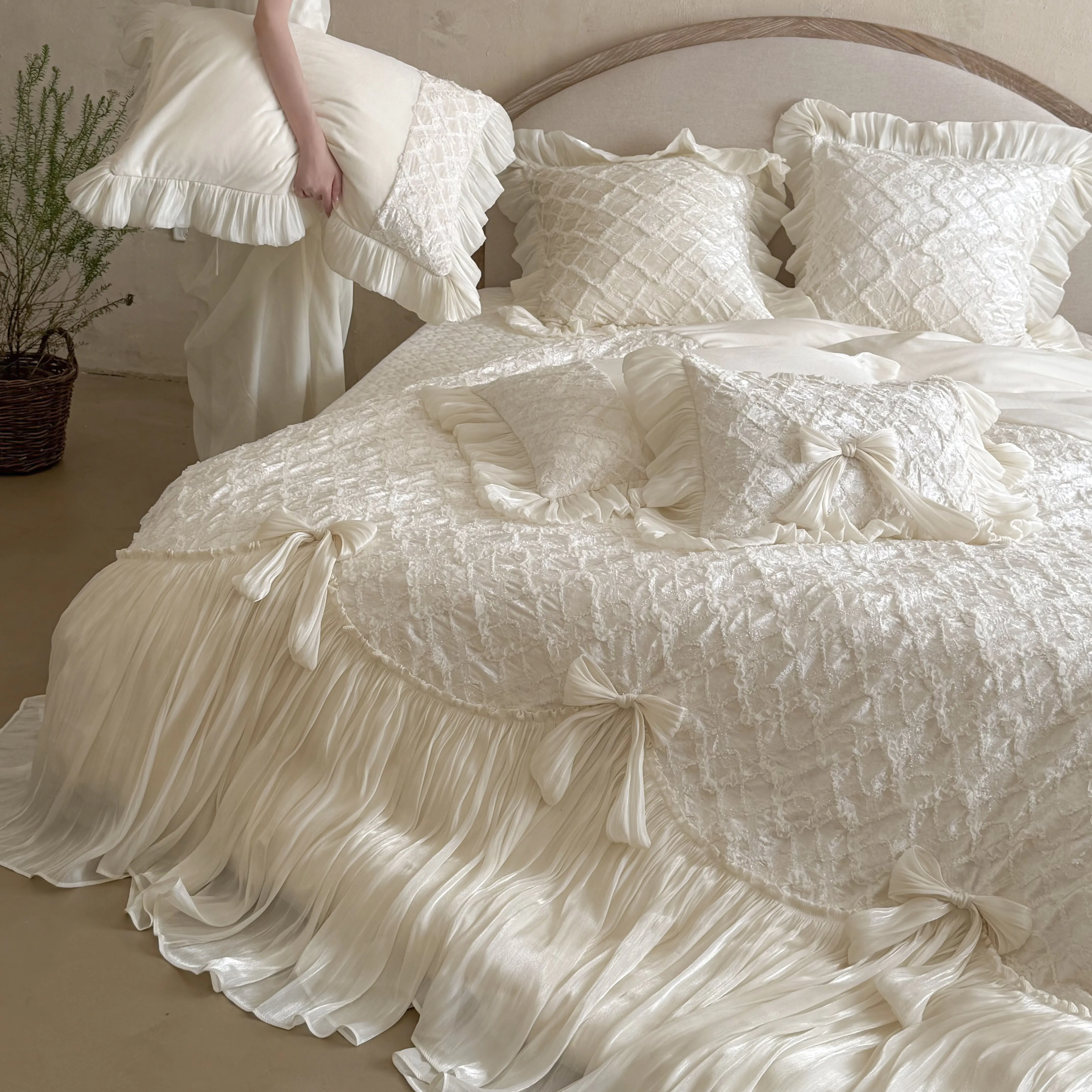 European Princess Style Embroidered Velvet Crinkle Pleated Bedspread Set07 European Princess Style Embroidered Velvet Crinkle Pleated Bedspread Set07