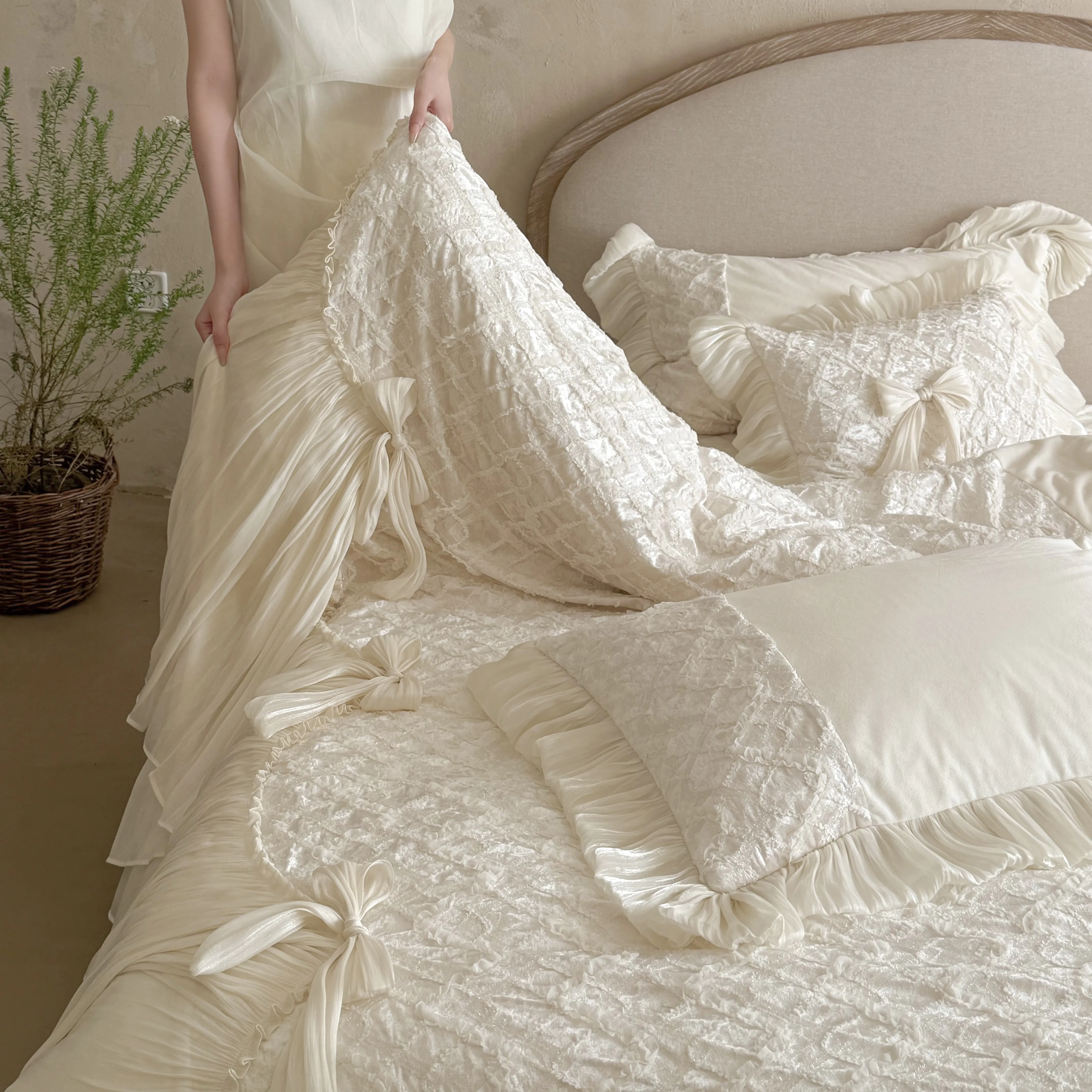 European Princess Style Embroidered Velvet Crinkle Pleated Bedspread Set11 European Princess Style Embroidered Velvet Crinkle Pleated Bedspread Set11