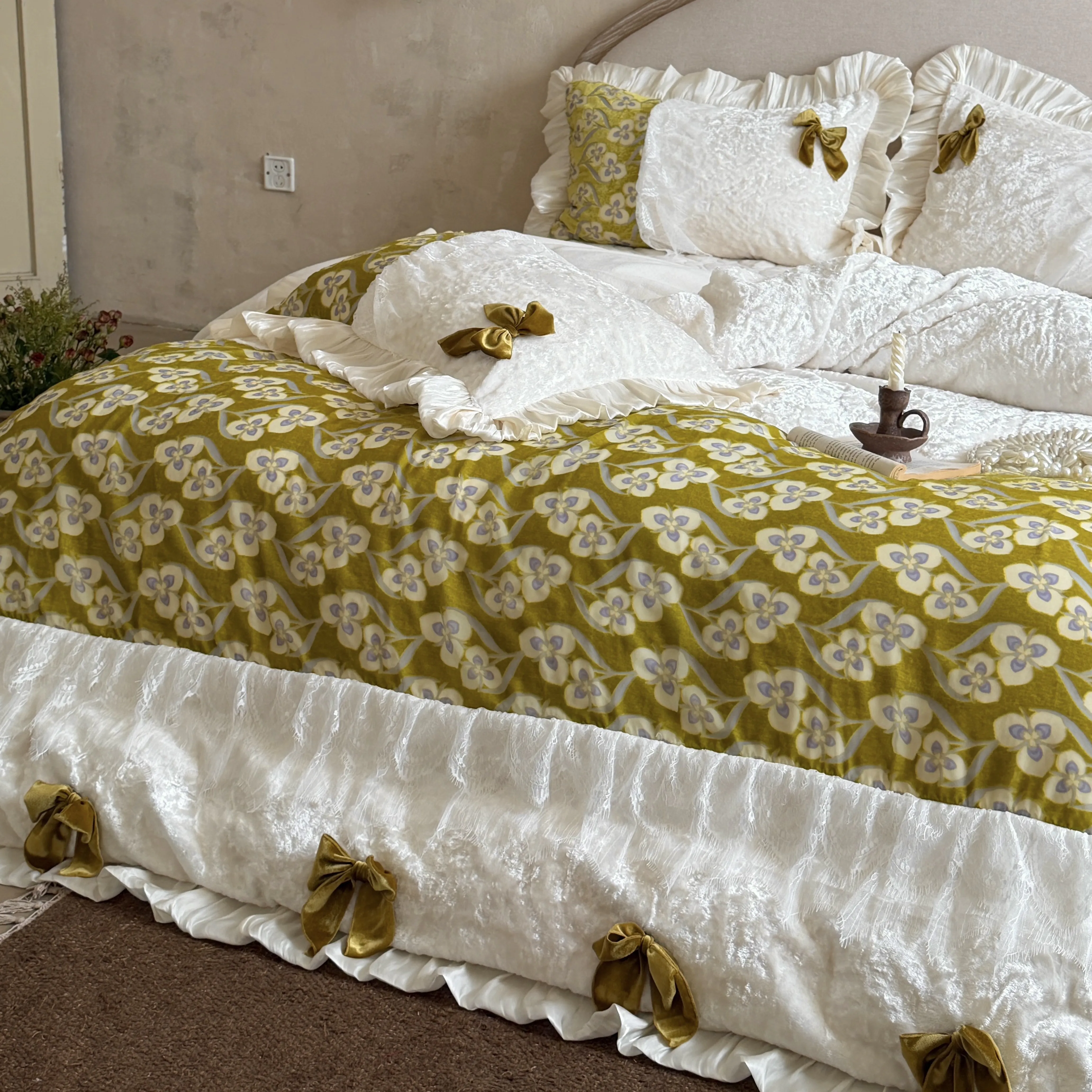 Olive Green Floral 380g Crushed Velvet Milk Fleece Bedding Set with Bowknot03 Olive Green Floral 380g Crushed Velvet Milk Fleece Bedding Set with Bowknot03