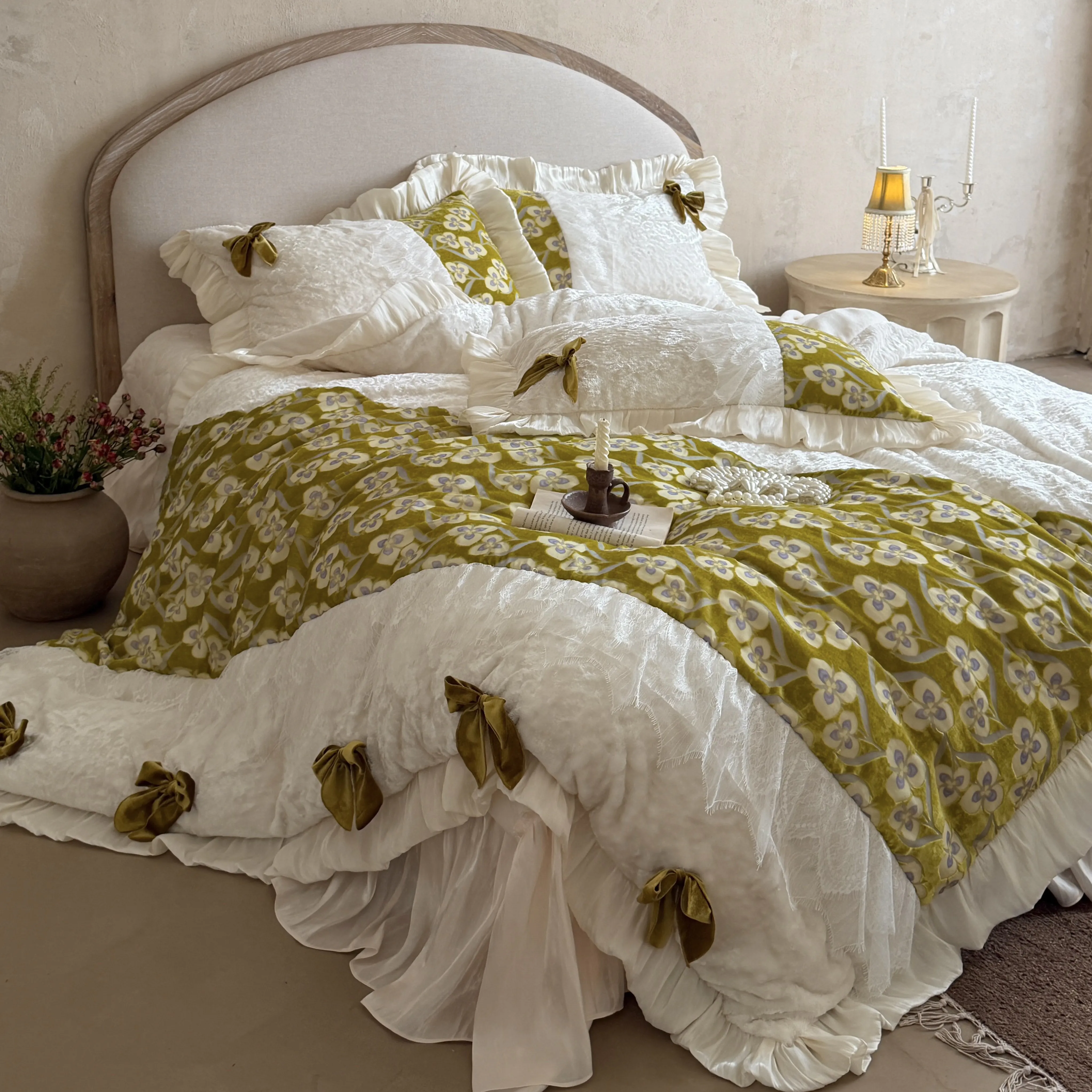 Olive Green Floral 380g Crushed Velvet Milk Fleece Bedding Set with Bowknot08 Olive Green Floral 380g Crushed Velvet Milk Fleece Bedding Set with Bowknot08