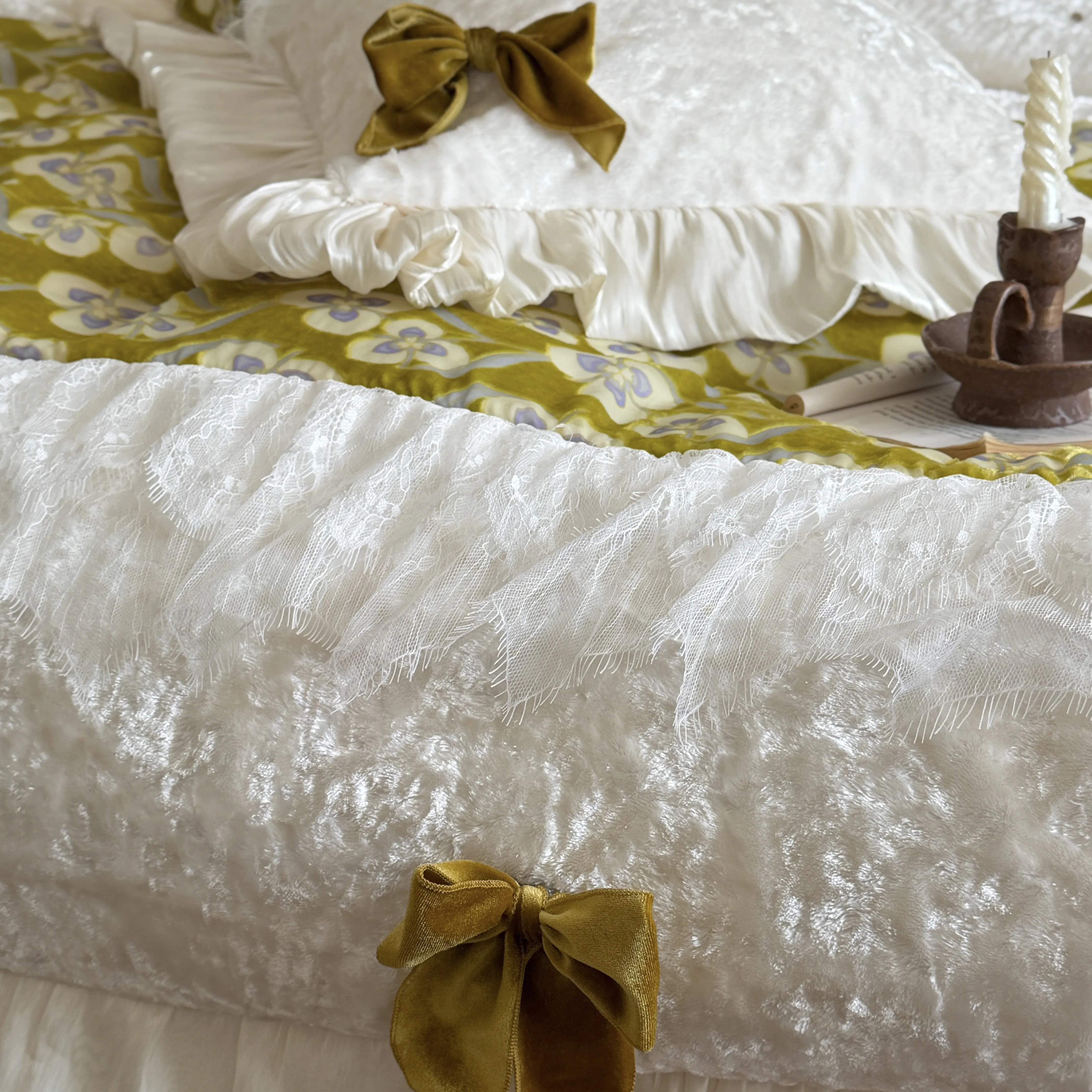 Olive Green Floral 380g Crushed Velvet Milk Fleece Bedding Set with Bowknot12 Olive Green Floral 380g Crushed Velvet Milk Fleece Bedding Set with Bowknot12