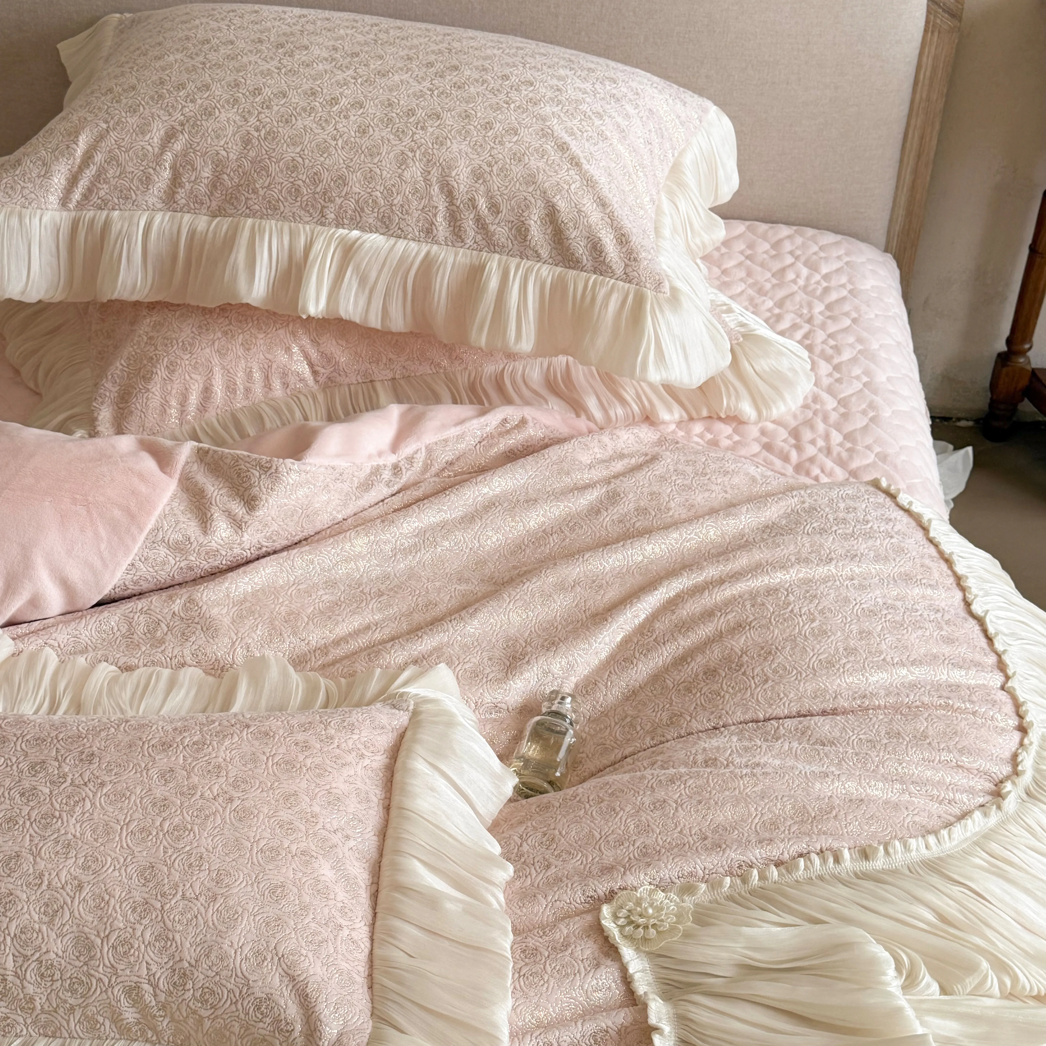 Princess Soft 260g Matte Milk Velvet Gold Foil Jacquard Duvet Cover Set12 Princess Soft 260g Matte Milk Velvet Gold Foil Jacquard Duvet Cover Set12