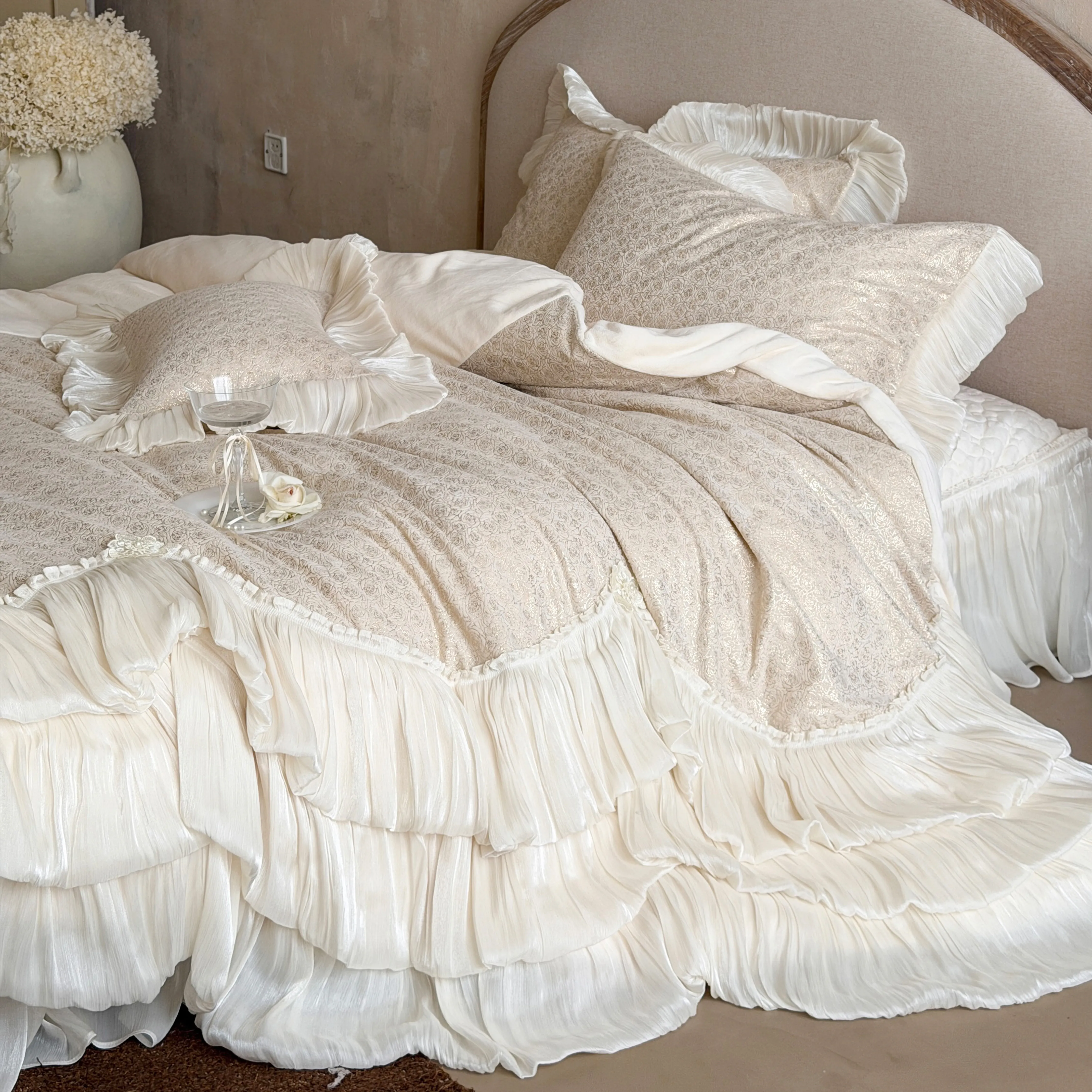 Princess Soft 260g Matte Milk Velvet Gold Foil Jacquard Duvet Cover Set16 Princess Soft 260g Matte Milk Velvet Gold Foil Jacquard Duvet Cover Set16