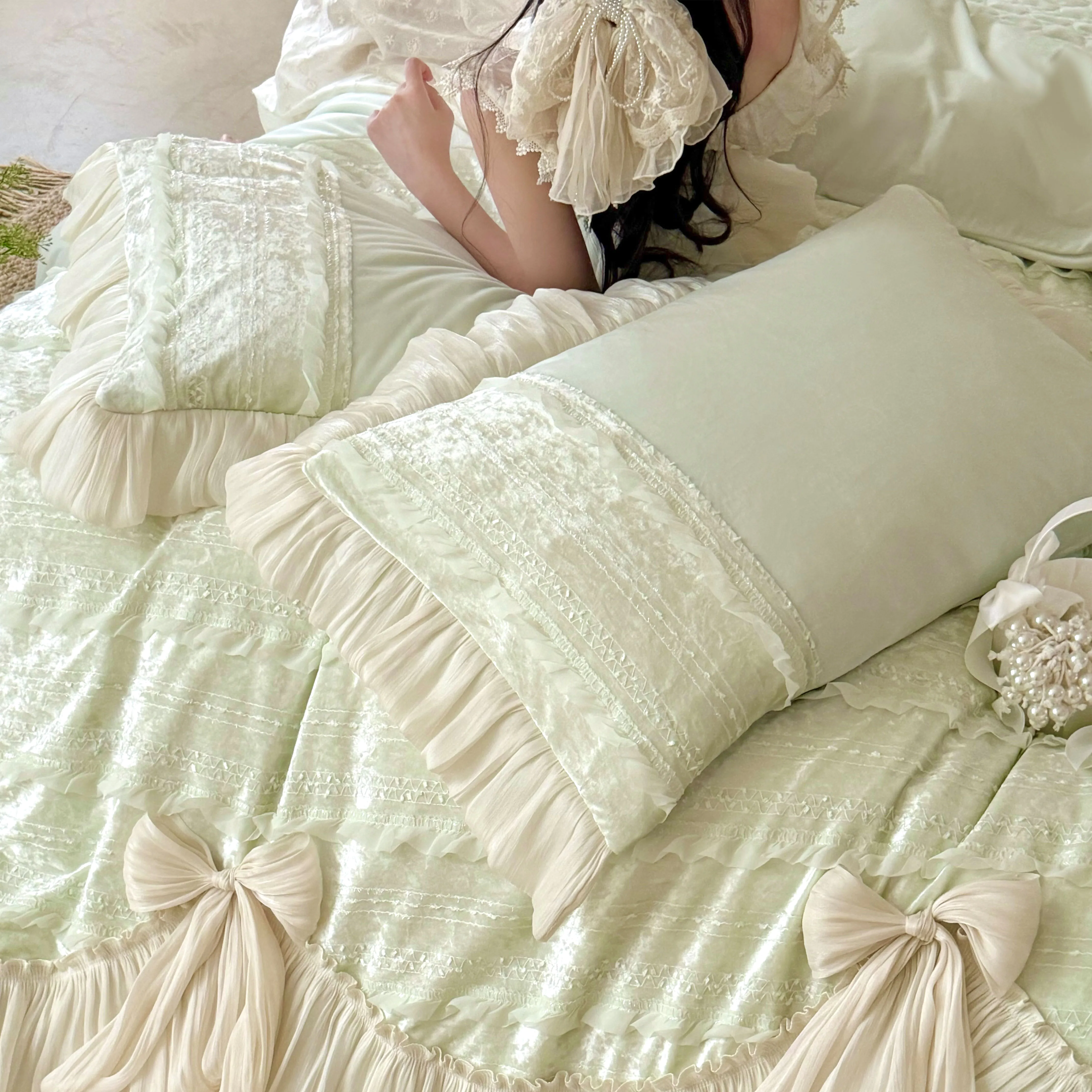 Romantic Layered Ruffle 260g Matte Baby Velvet 4-Piece Bedding Set with Bows09 Romantic Layered Ruffle 260g Matte Baby Velvet 4 Piece Bedding Set with Bows09