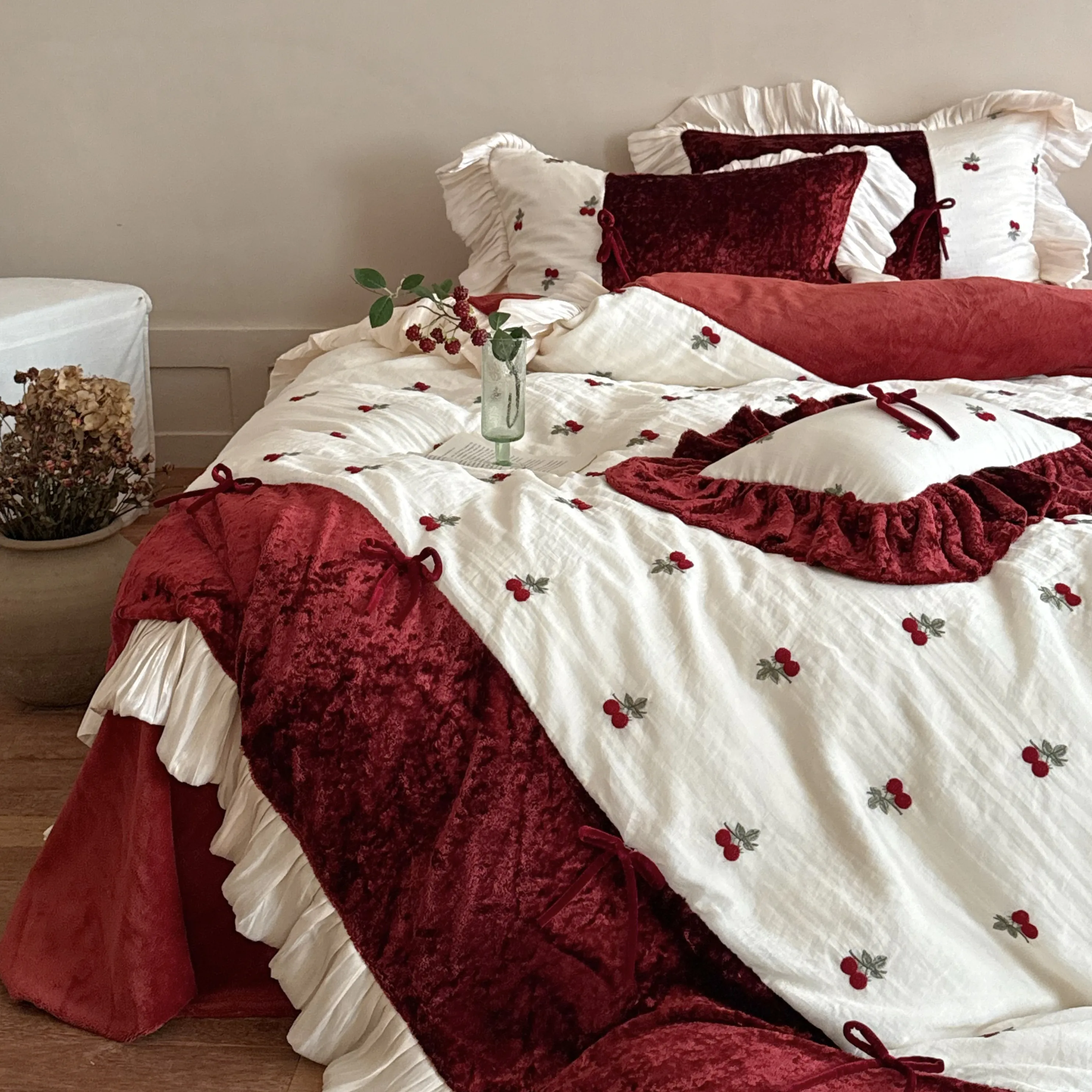 Soft 380g Milk Velvet Cherry Embroidery Bow-Tie Ruffle Winter Bedding 4 Pcs Set09 Soft 380g Milk Velvet Cherry Embroidery Bow Tie Ruffle Winter Bedding 4 Pcs Set09