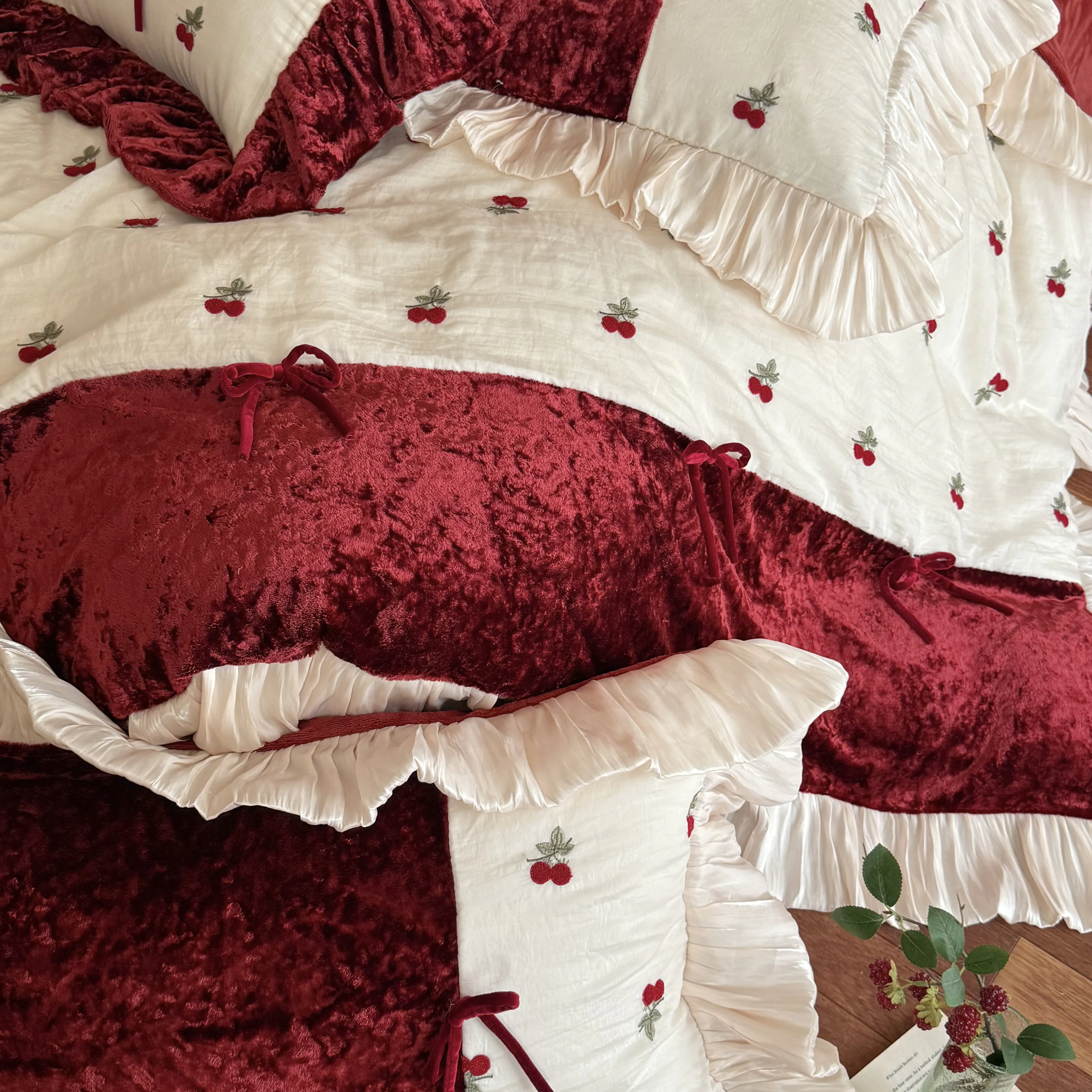 Soft 380g Milk Velvet Cherry Embroidery Bow-Tie Ruffle Winter Bedding 4 Pcs Set11 Soft 380g Milk Velvet Cherry Embroidery Bow Tie Ruffle Winter Bedding 4 Pcs Set11