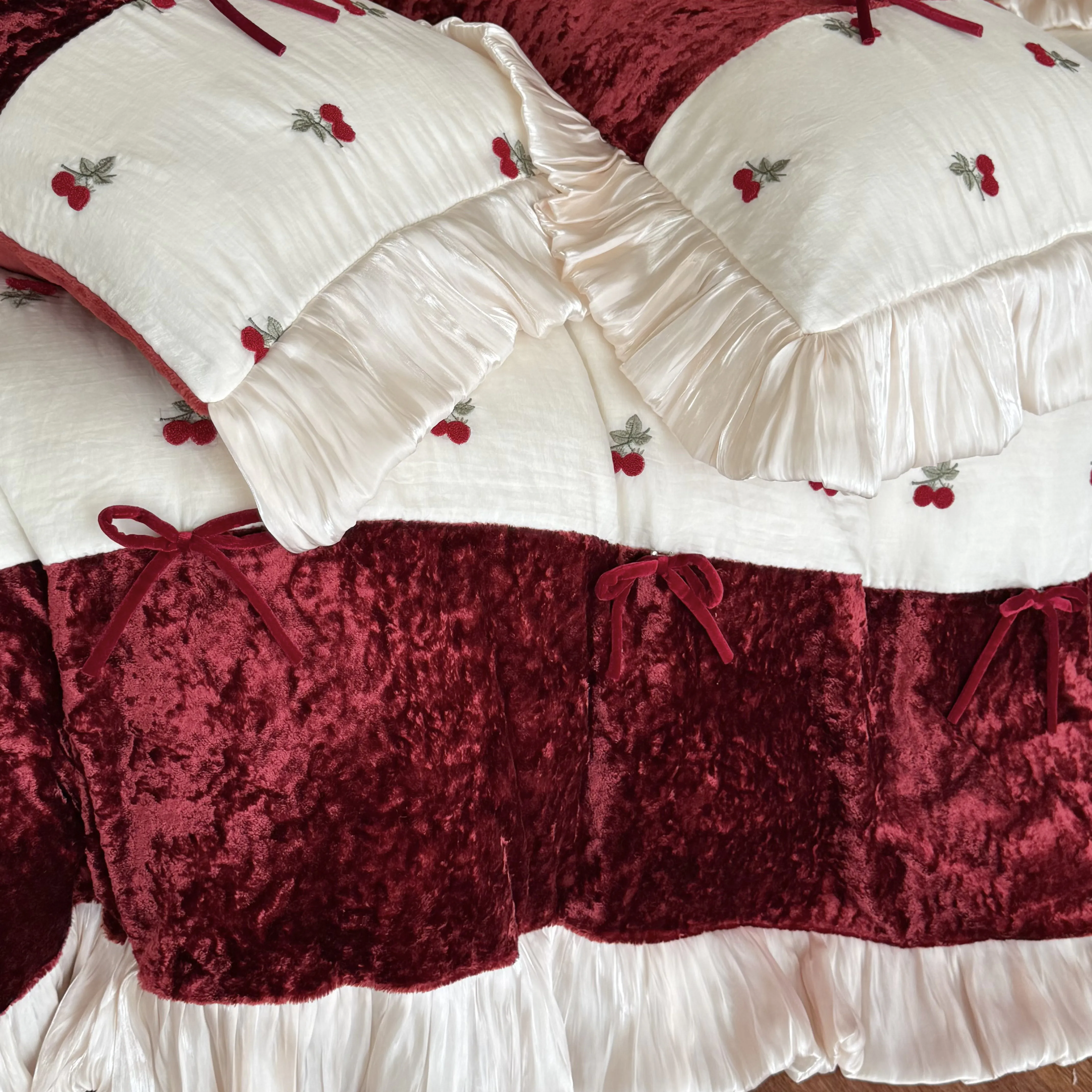 Soft 380g Milk Velvet Cherry Embroidery Bow-Tie Ruffle Winter Bedding 4 Pcs Set12 Soft 380g Milk Velvet Cherry Embroidery Bow Tie Ruffle Winter Bedding 4 Pcs Set12